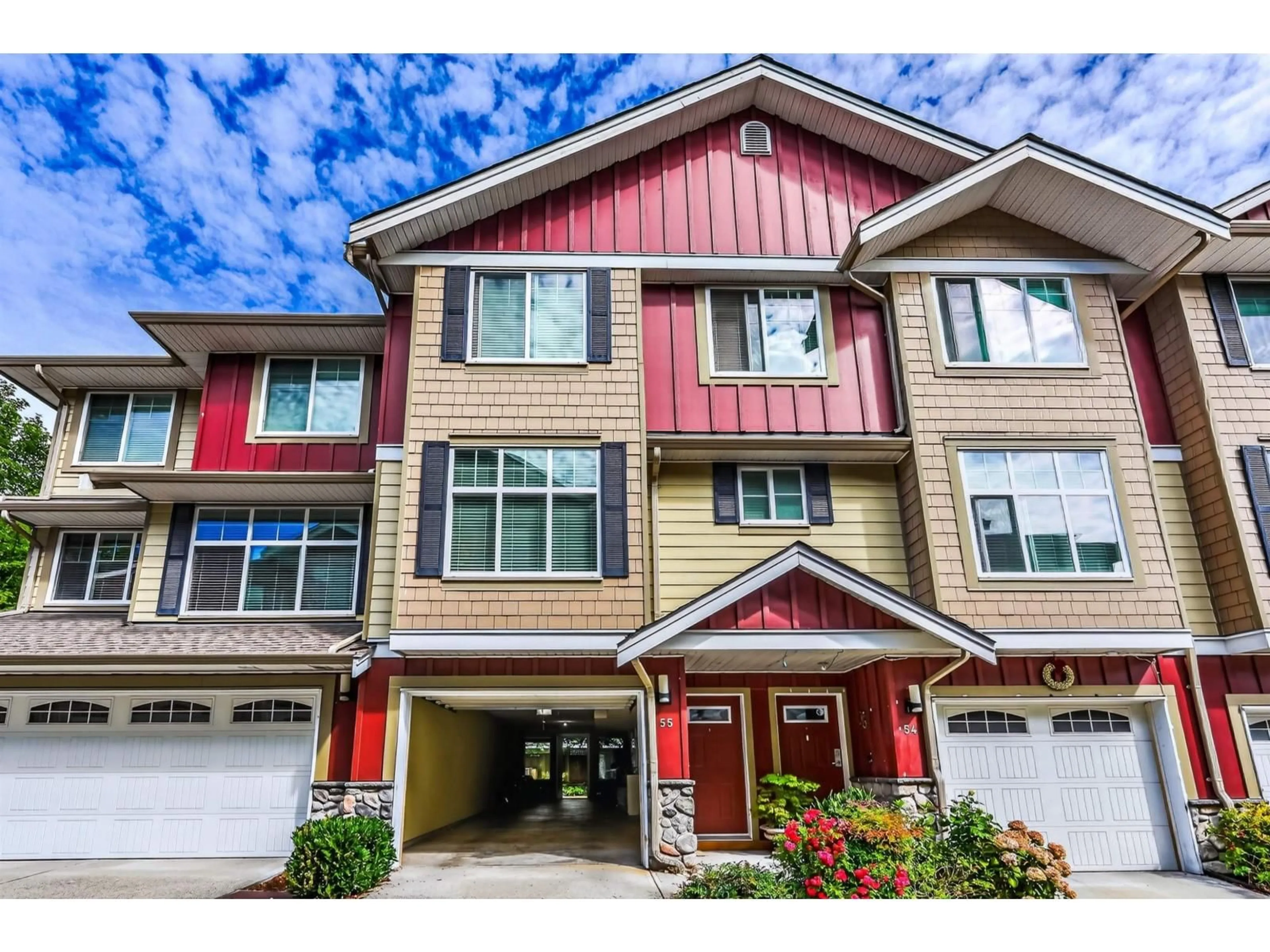 Home with vinyl exterior material, street for 55 - 3009 156 STREET, Surrey British Columbia V3Z0N9