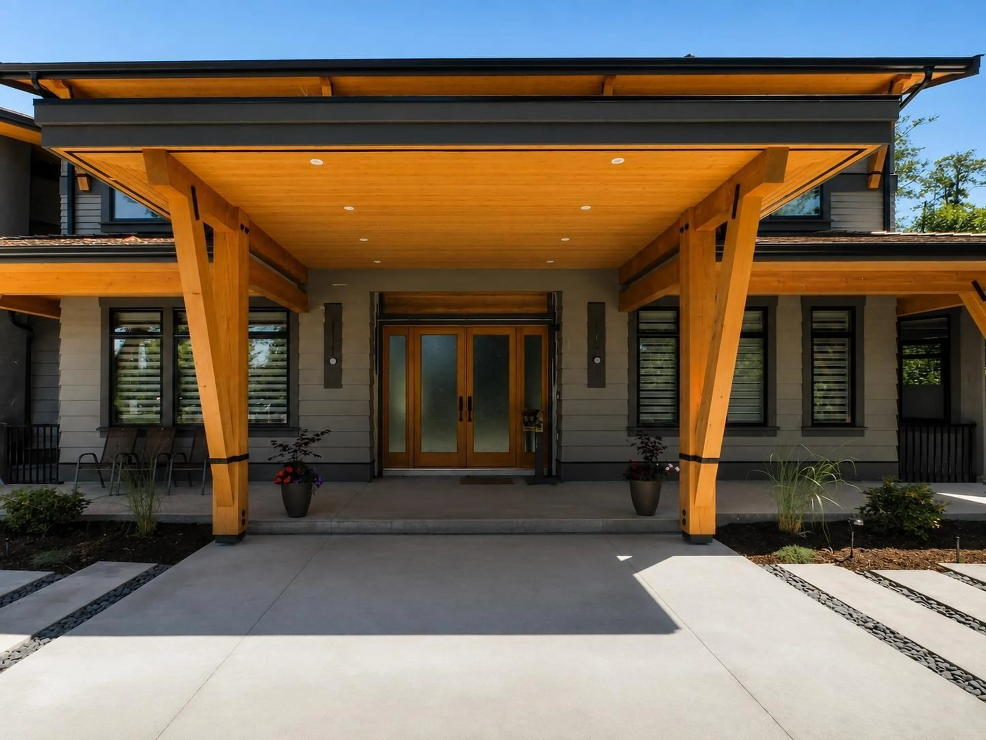 Indoor entryway for 2230 138 STREET, Surrey British Columbia V4A4G6