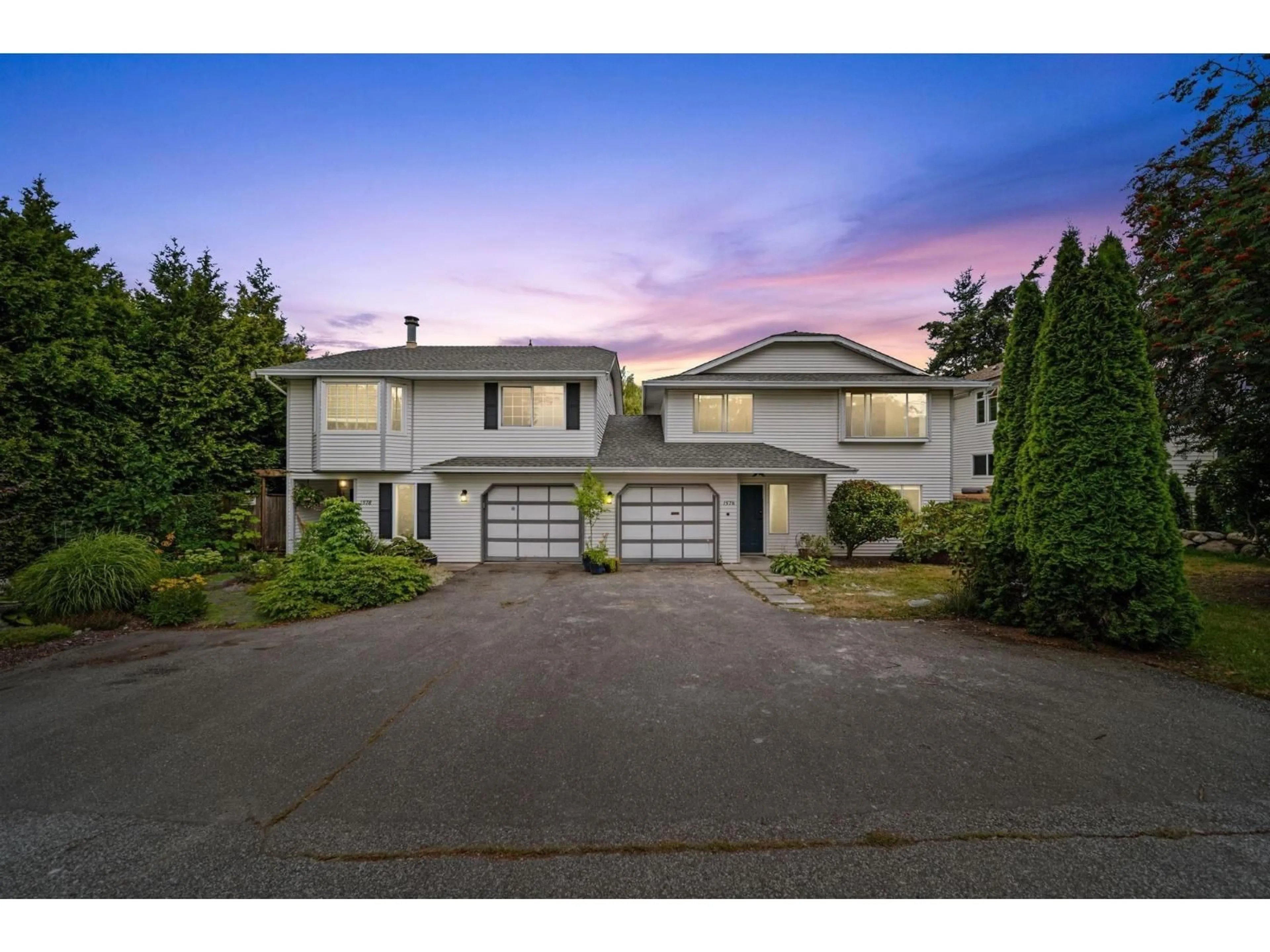 A pic from outside/outdoor area/front of a property/back of a property/a pic from drone, street for 1576 161 STREET, Surrey British Columbia V4A4X8