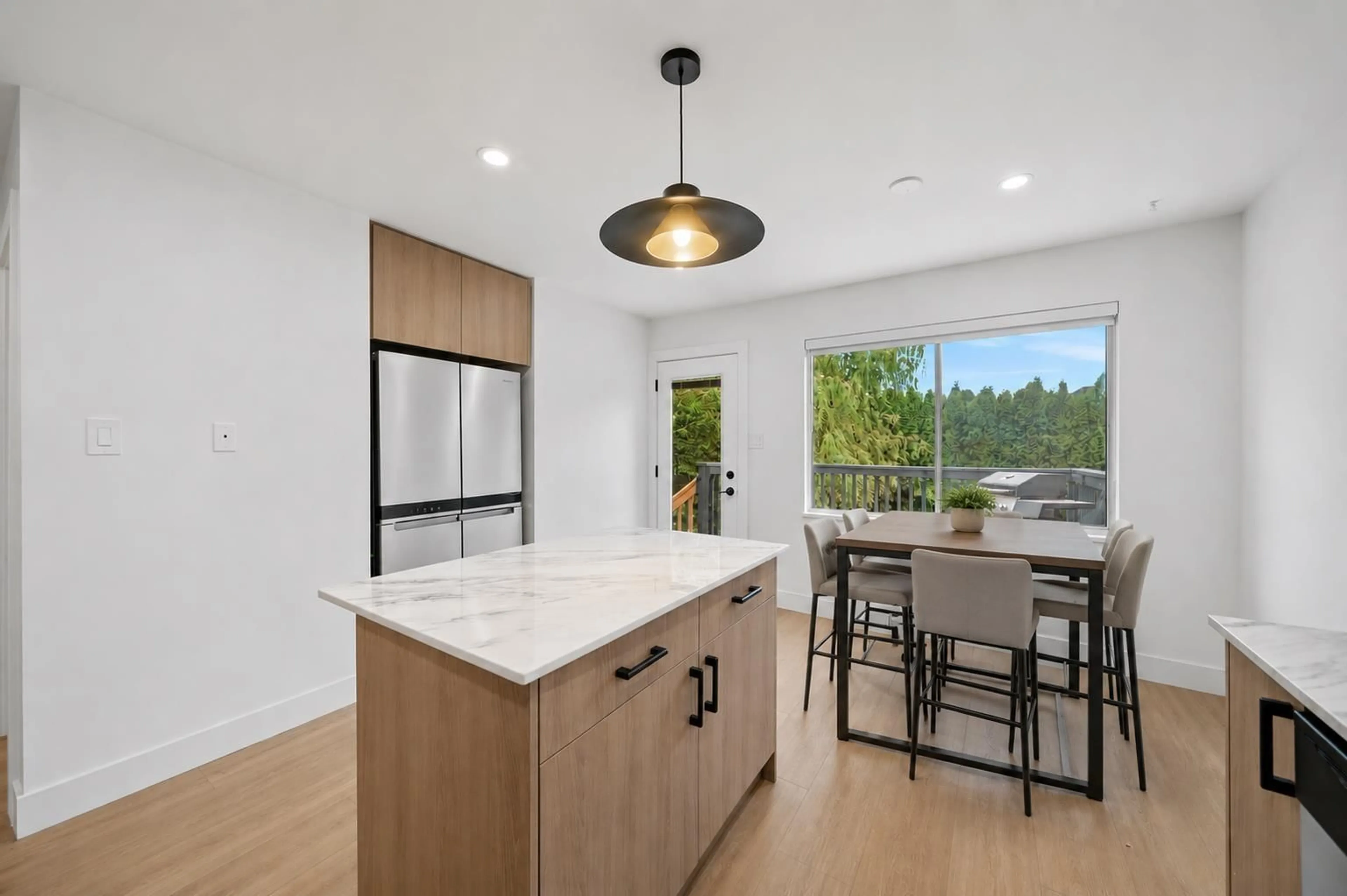Open concept kitchen, unknown for 1576 161 STREET, Surrey British Columbia V4A4X8