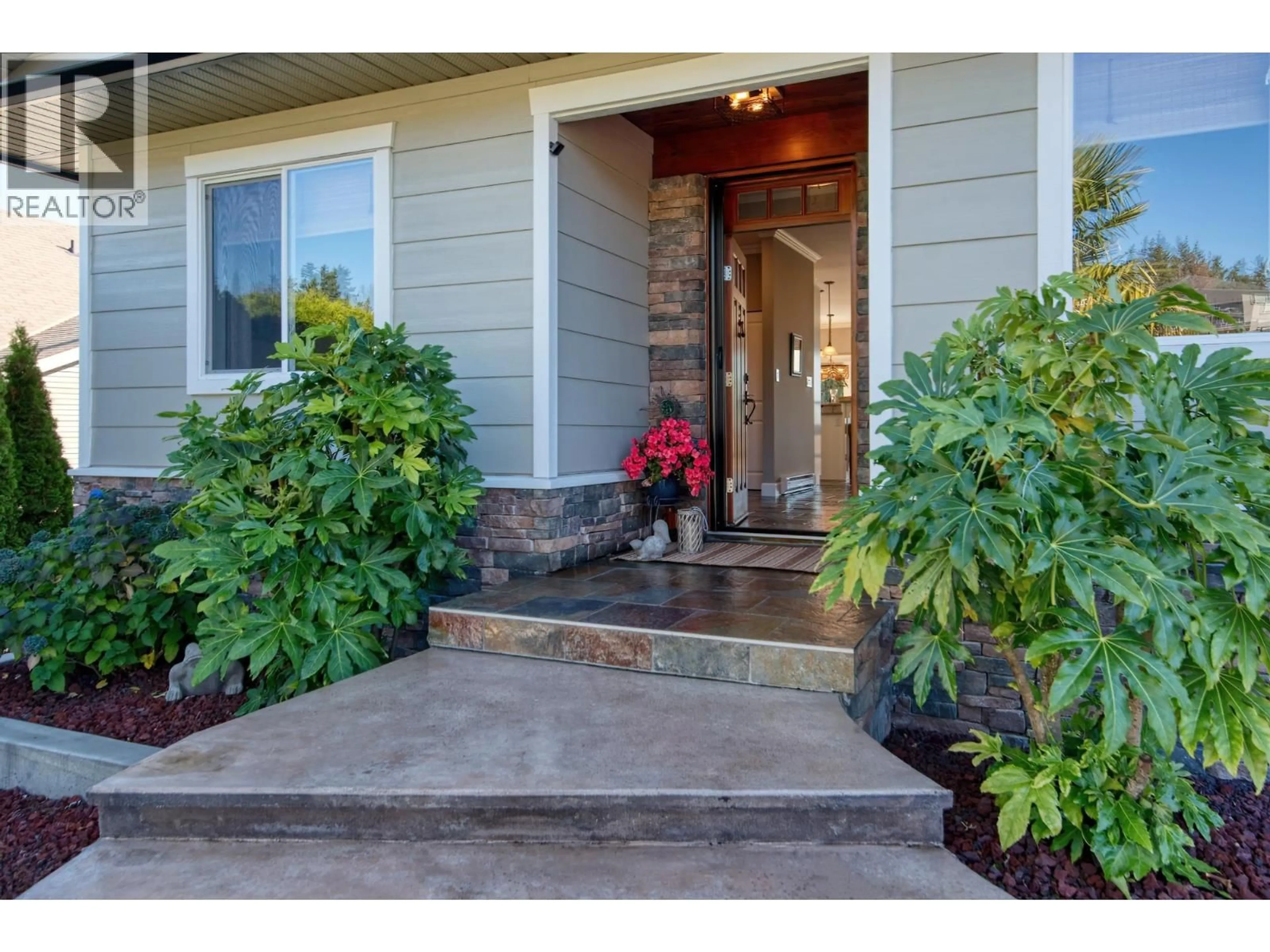 Indoor entryway for 6369 JASPER ROAD, Sechelt British Columbia V7Z0R7