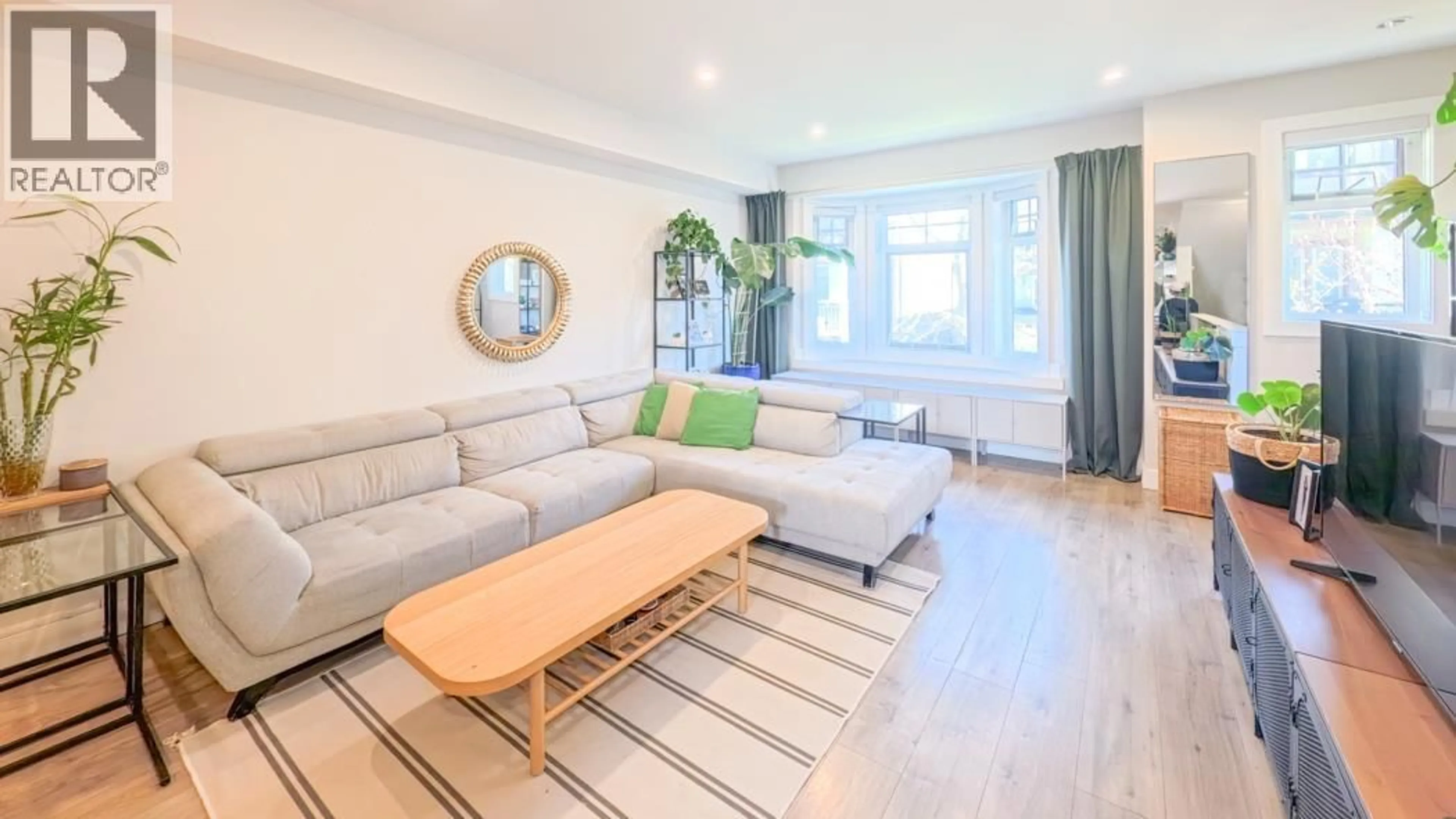 Living room with furniture, unknown for 23 - 189 WOOD STREET, New Westminster British Columbia V3M0L7