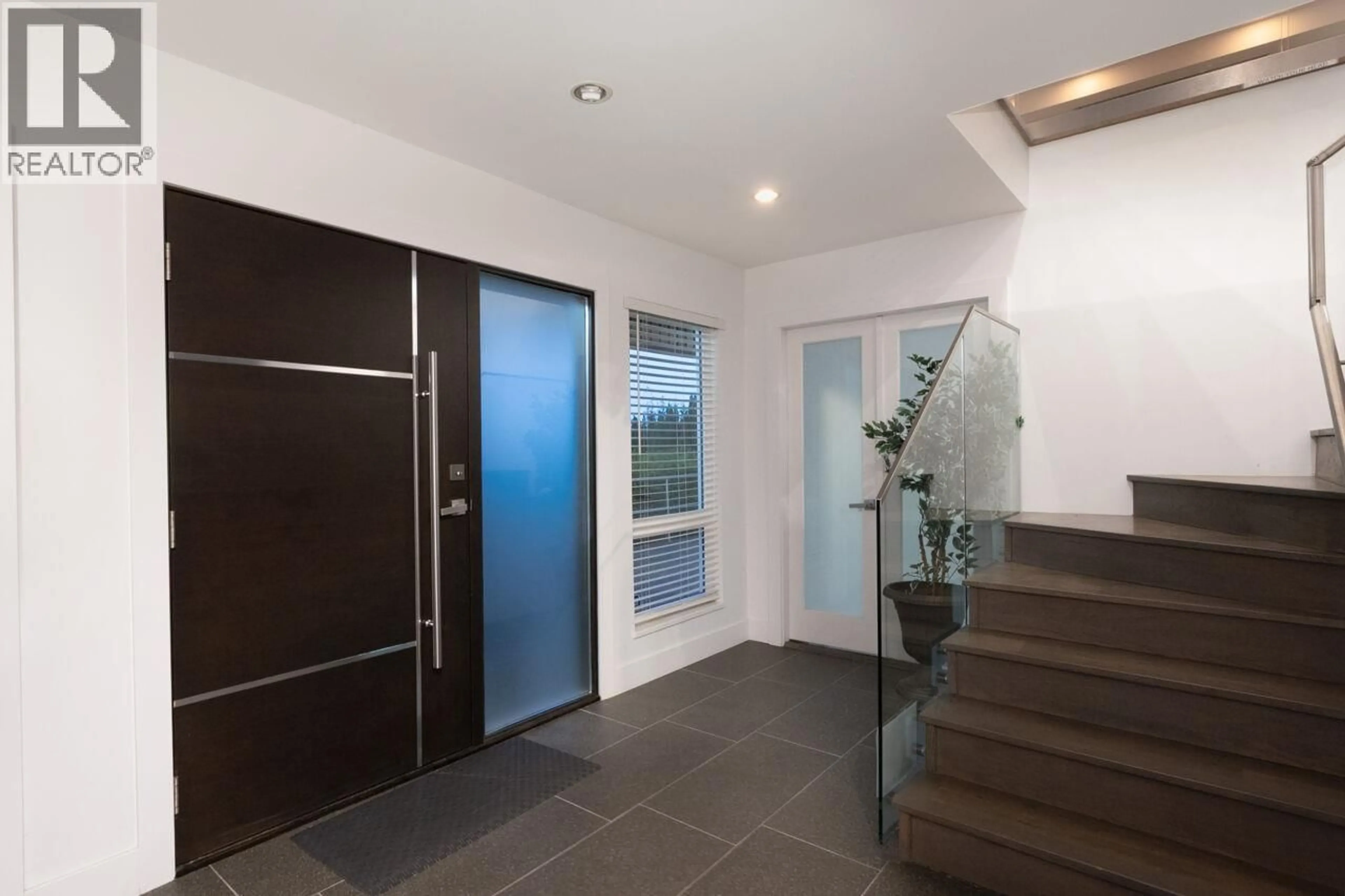 Indoor foyer for 1135 GROVELAND COURT, West Vancouver British Columbia V7S1Z7