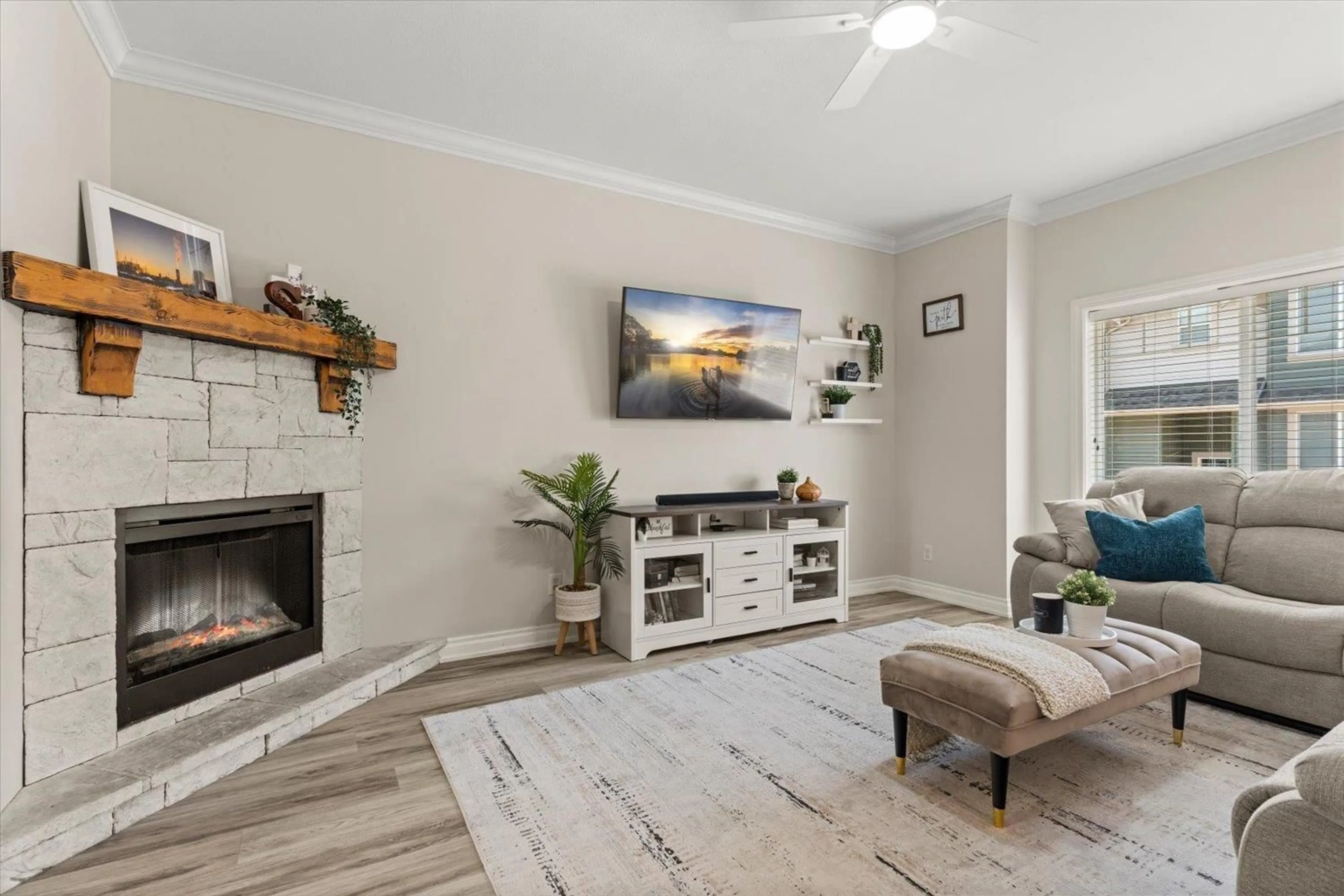 Living room with furniture, unknown for 25 - 6498 SOUTHDOWNE PLACE, Chilliwack British Columbia V2R0K3