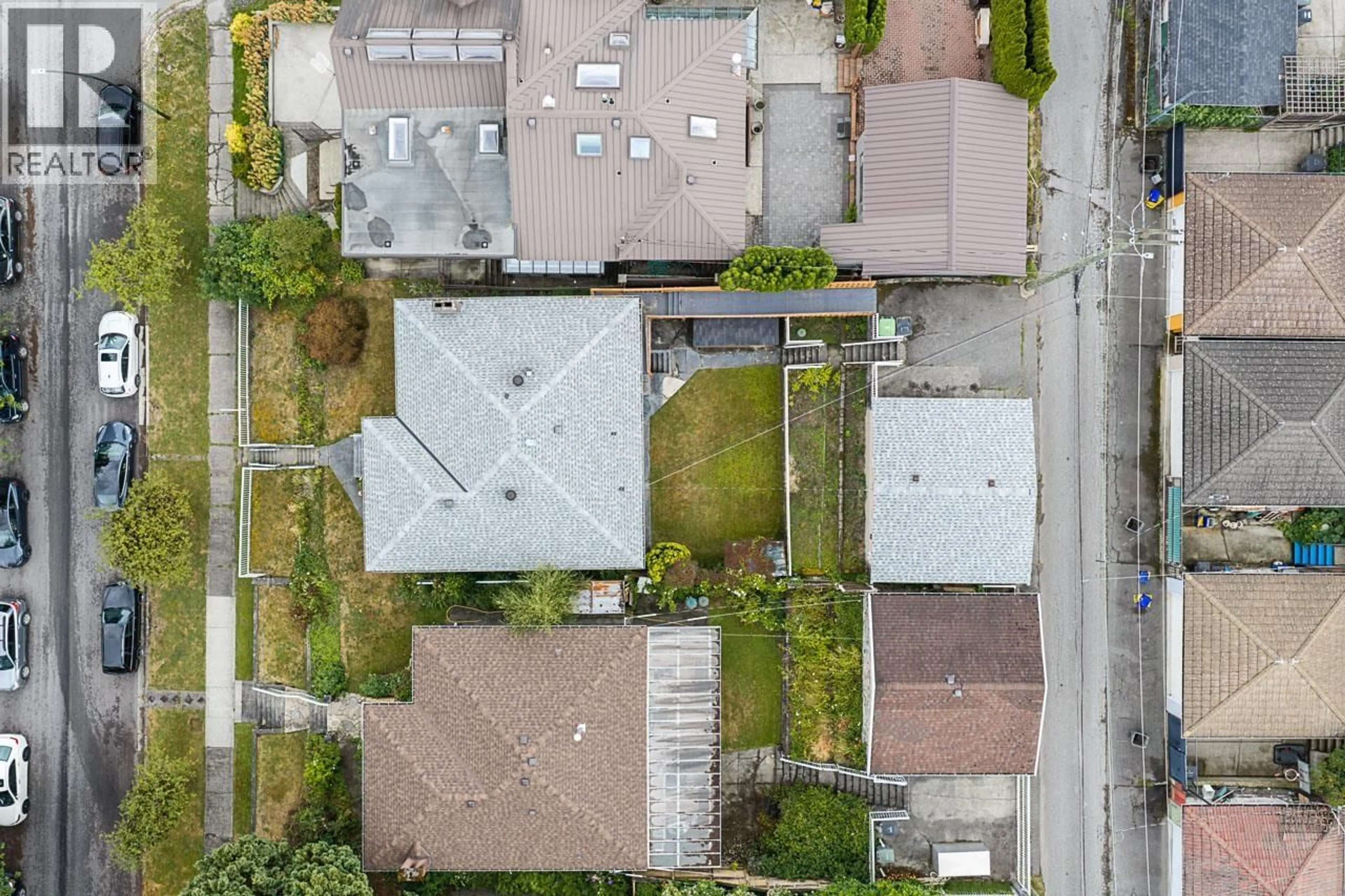 A pic from outside/outdoor area/front of a property/back of a property/a pic from drone, street for 5326 FLEMING STREET, Vancouver British Columbia V5P3E9