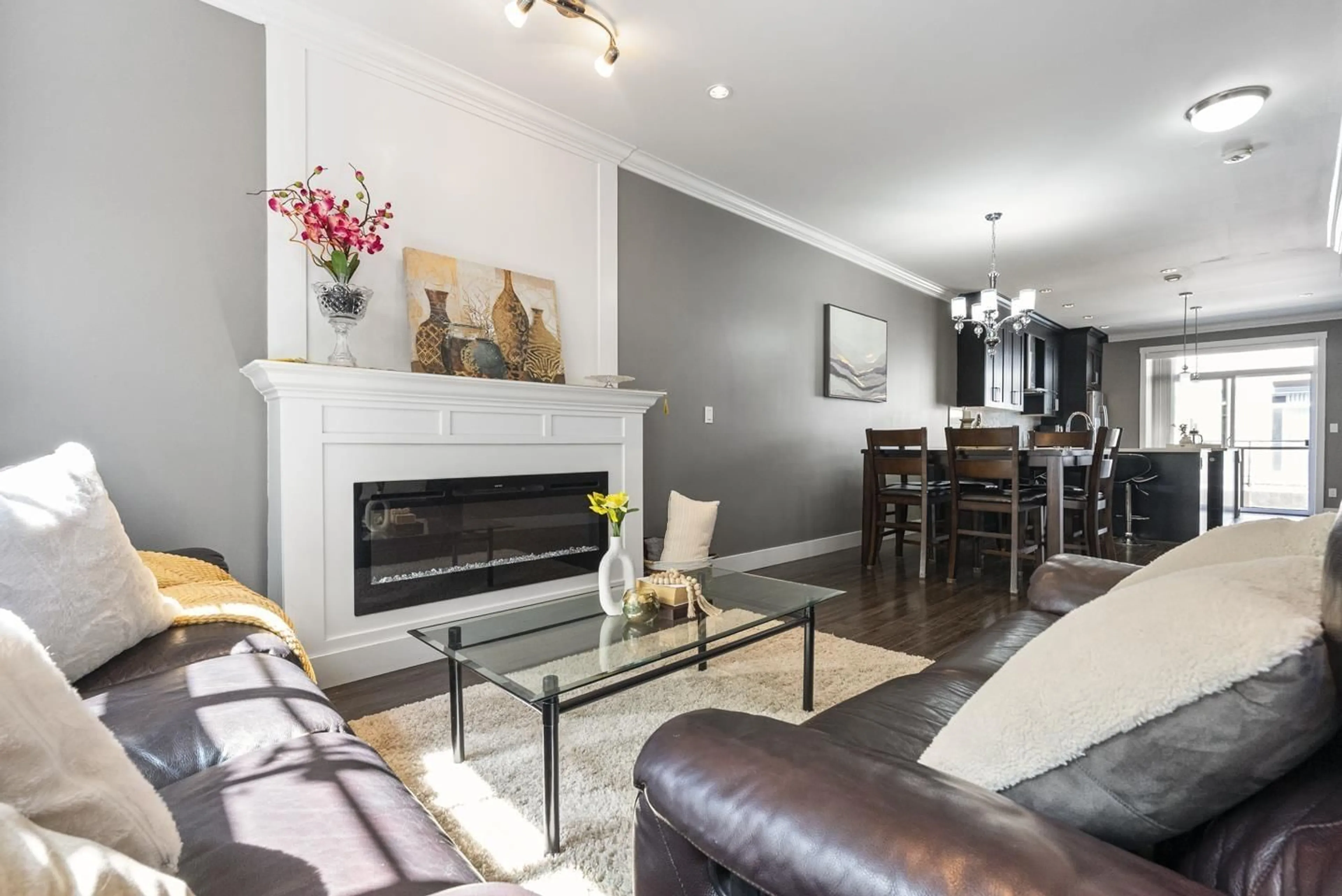 Living room with furniture, unknown for 90 - 13670 62 AVENUE, Surrey British Columbia V3X0H8