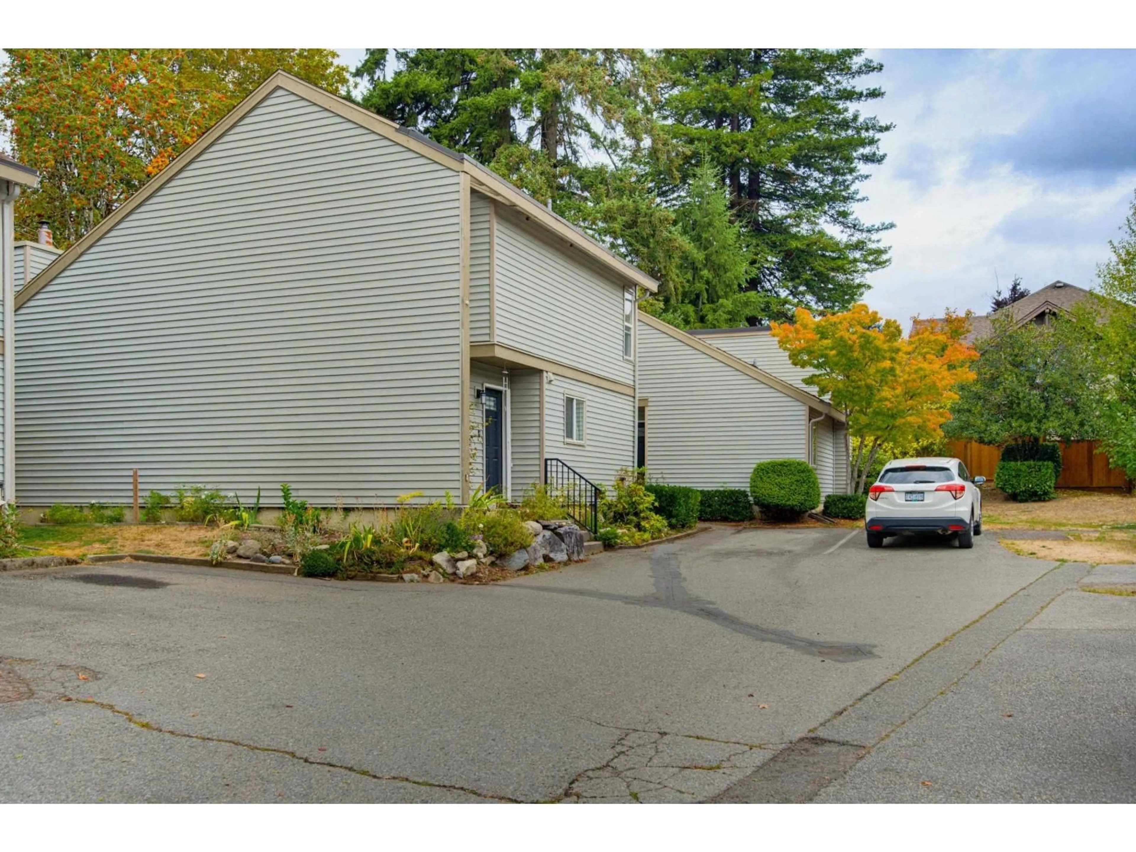 Unknown for 19207 FAIRWAY DRIVE, Surrey British Columbia V3S5M8