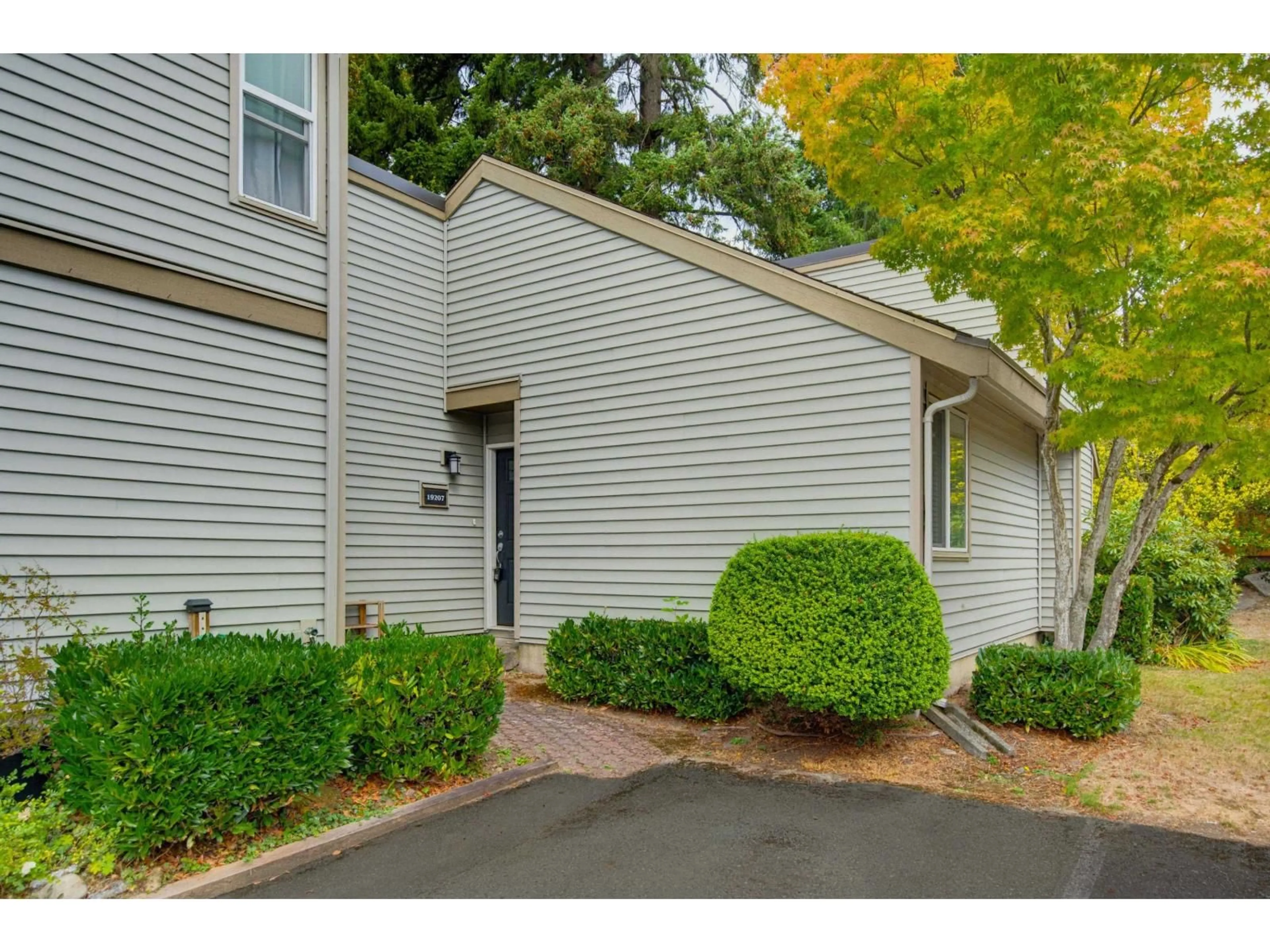 Unknown for 19207 FAIRWAY DRIVE, Surrey British Columbia V3S5M8