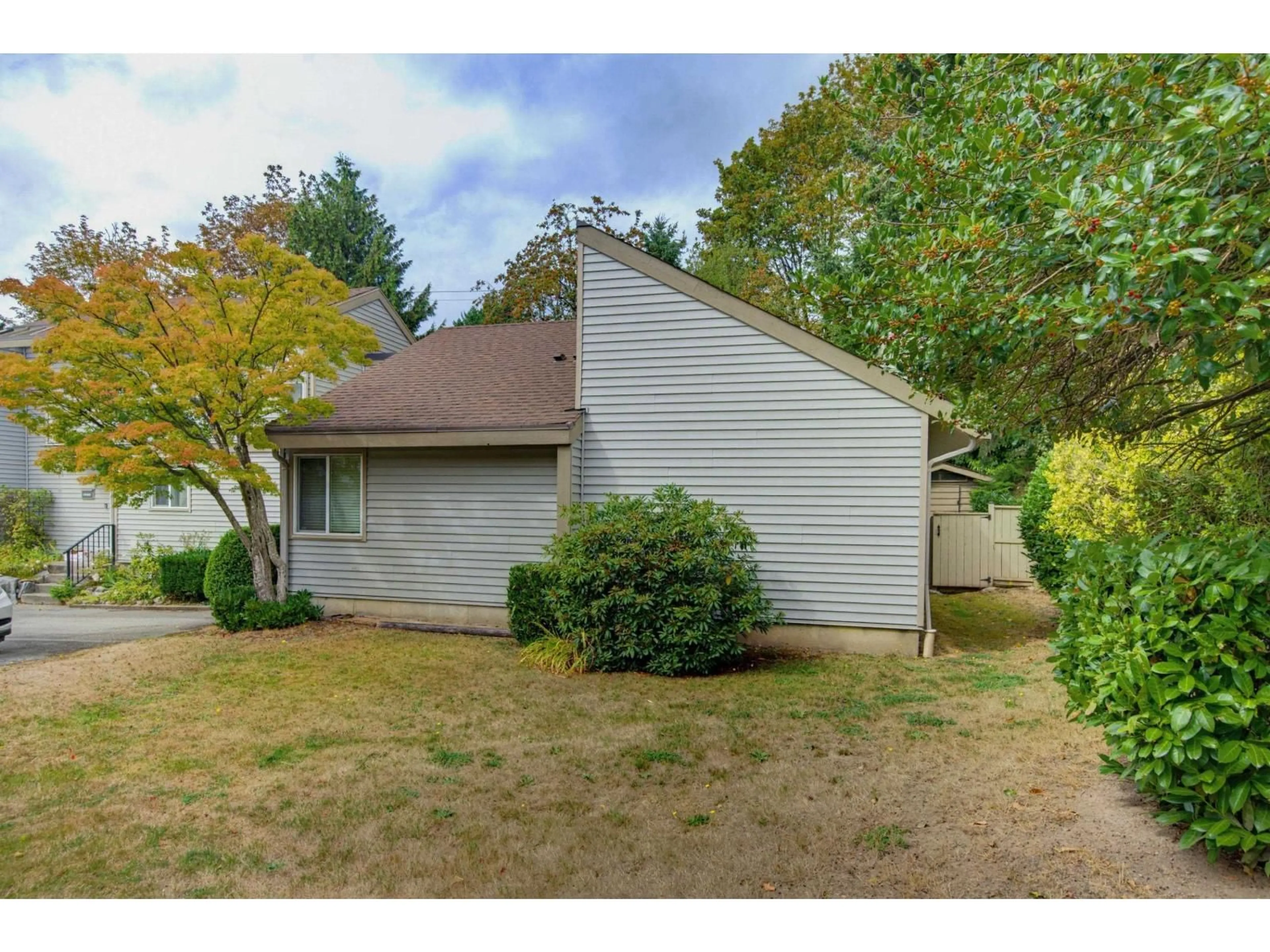 Unknown for 19207 FAIRWAY DRIVE, Surrey British Columbia V3S5M8