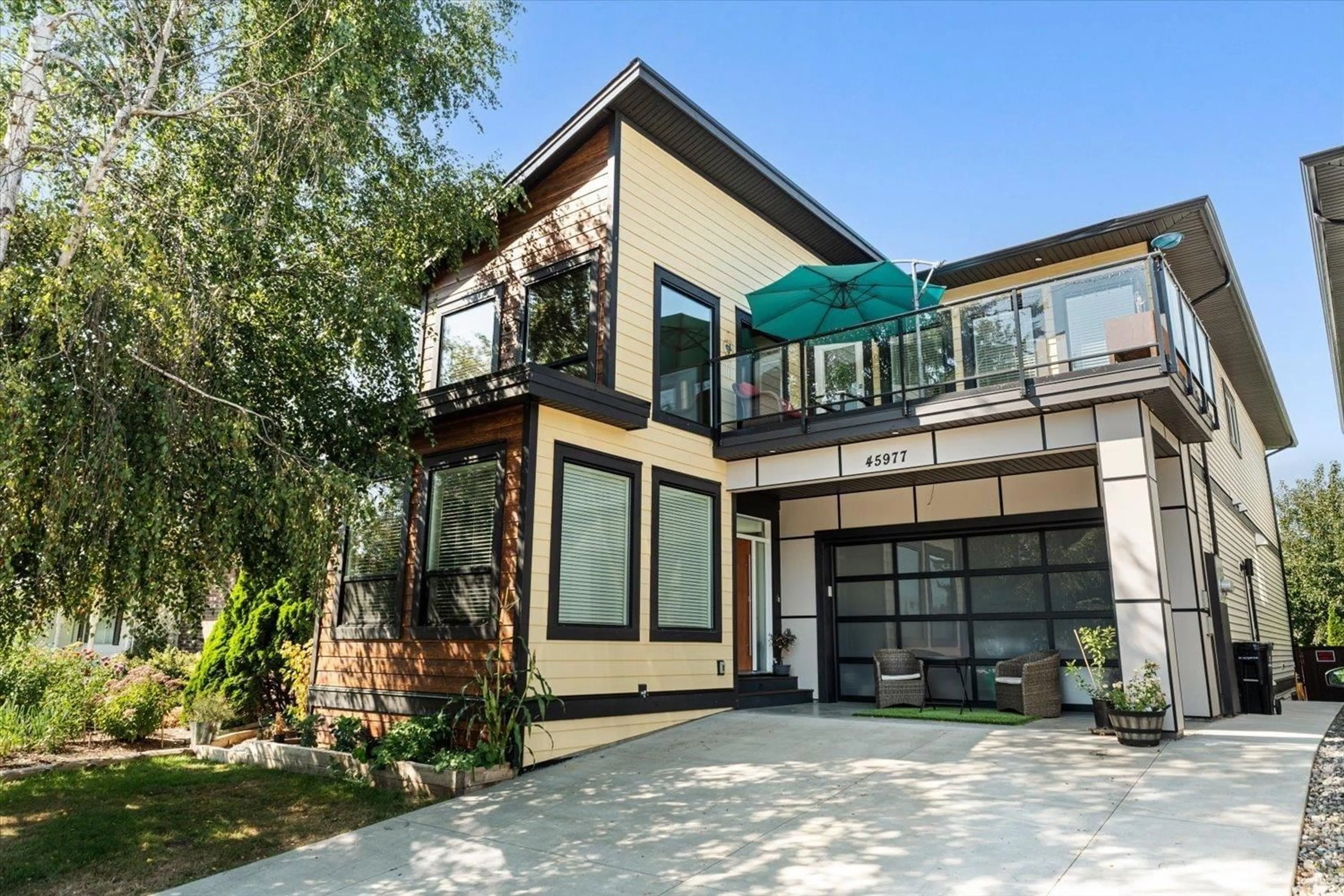 Home with vinyl exterior material, unknown for 45977 LAKE DRIVE, Chilliwack British Columbia V2R2P9
