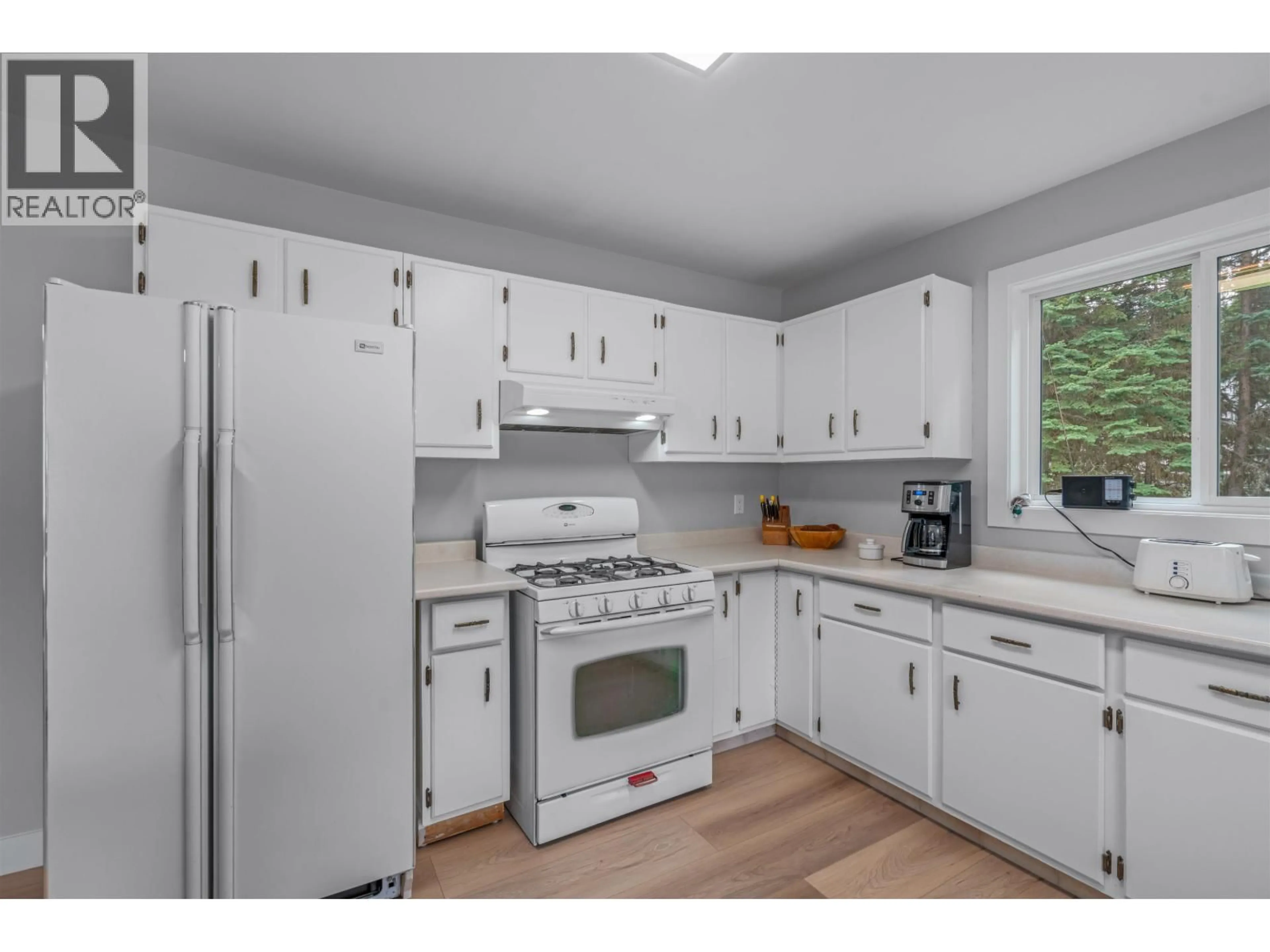 Standard kitchen, unknown for 8955 CHRISTINA ROAD, Prince George British Columbia V2K5J4