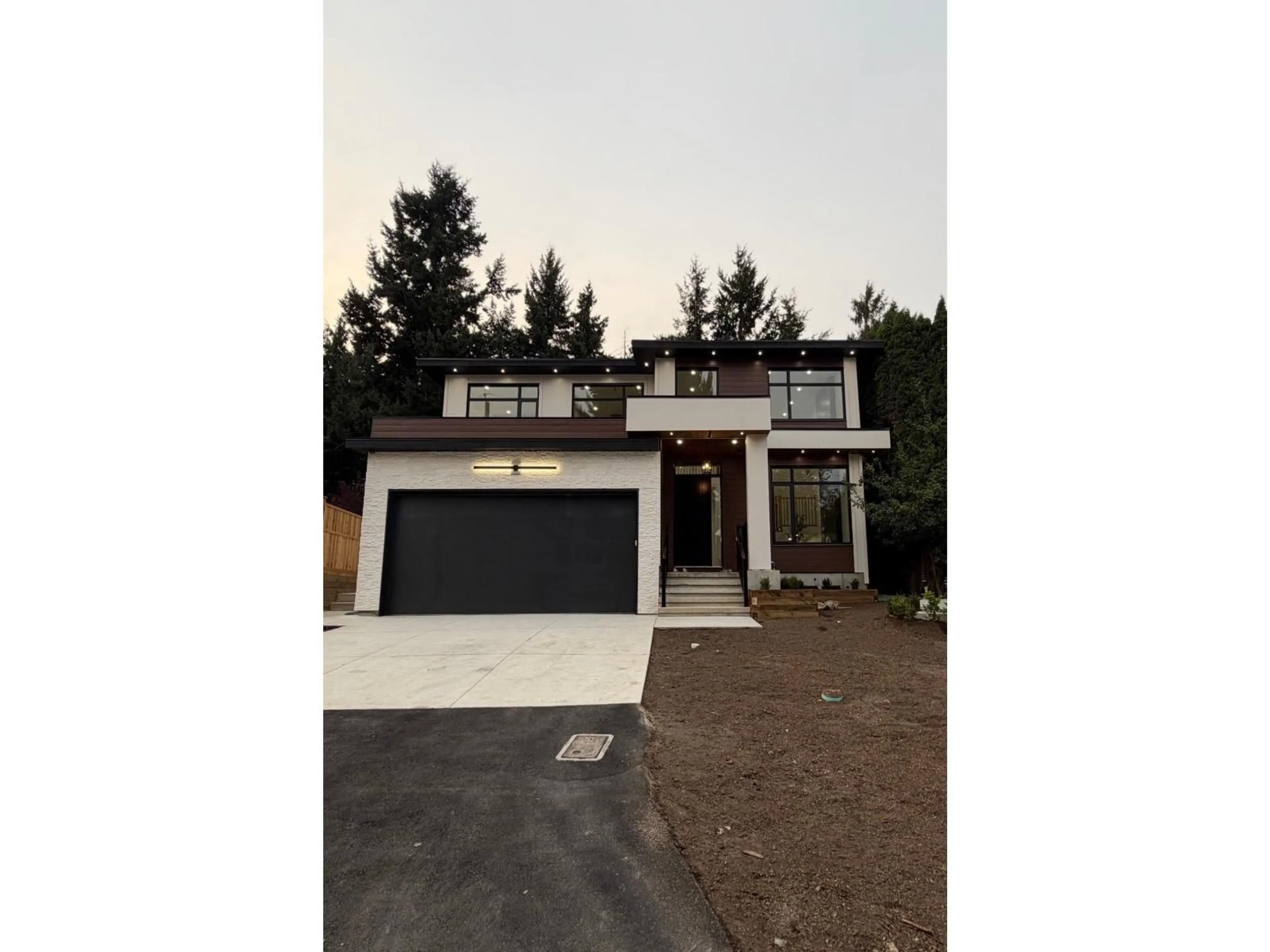 A pic from outside/outdoor area/front of a property/back of a property/a pic from drone, unknown for 2219 CRYSTAL COURT, Abbotsford British Columbia V2T6A7