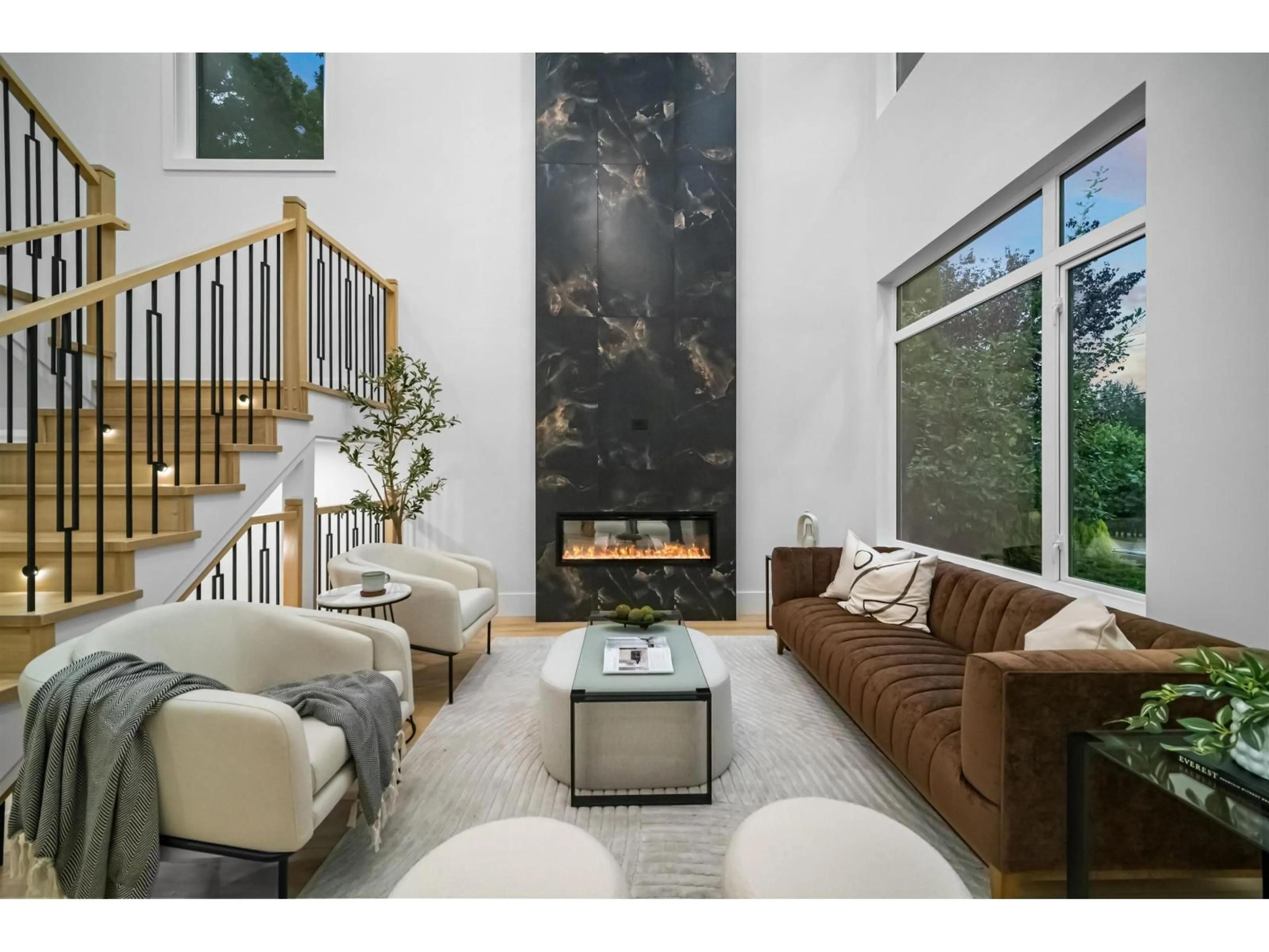 Living room with furniture, ceramic/tile floor for 2219 CRYSTAL COURT, Abbotsford British Columbia V2T6A7