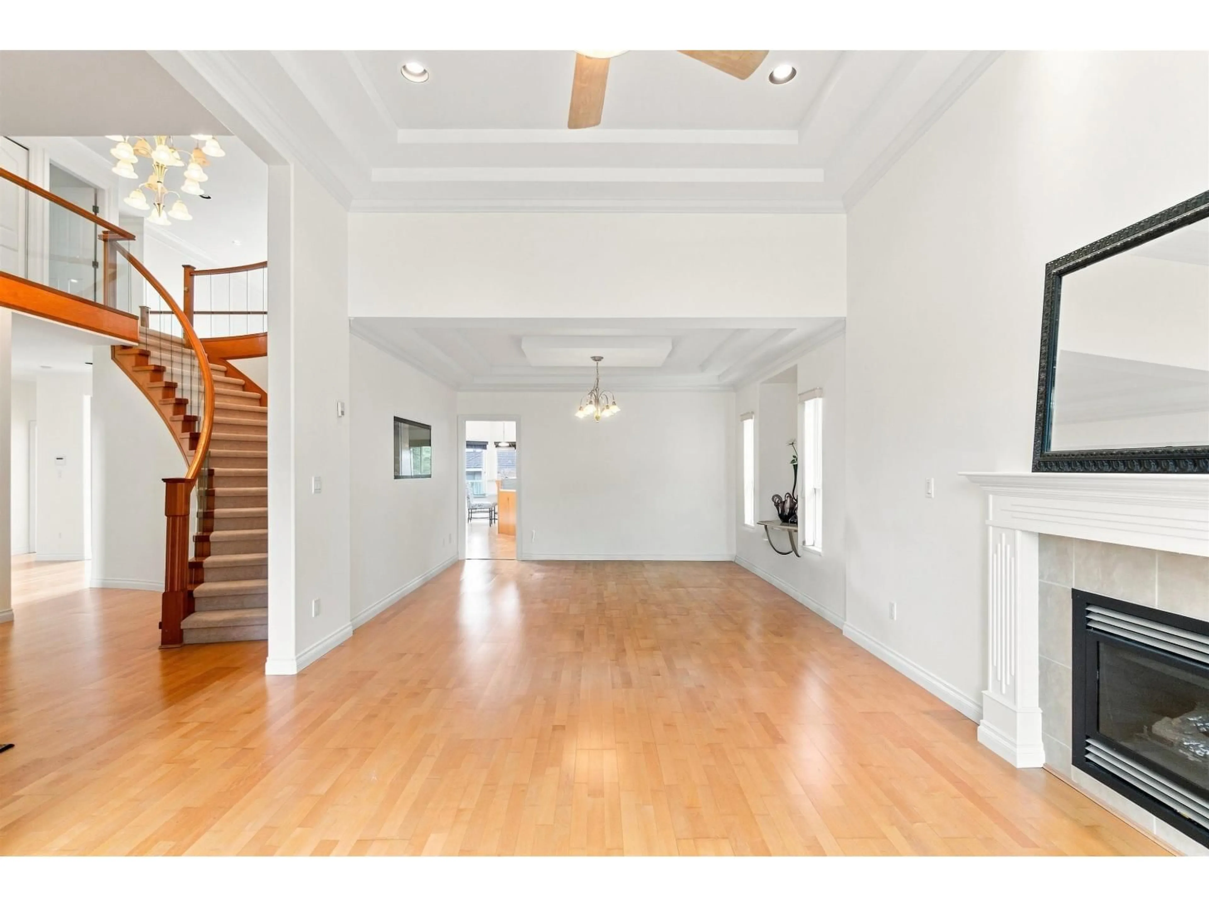 Indoor foyer for 5908 136 STREET, Surrey British Columbia V3X1H8