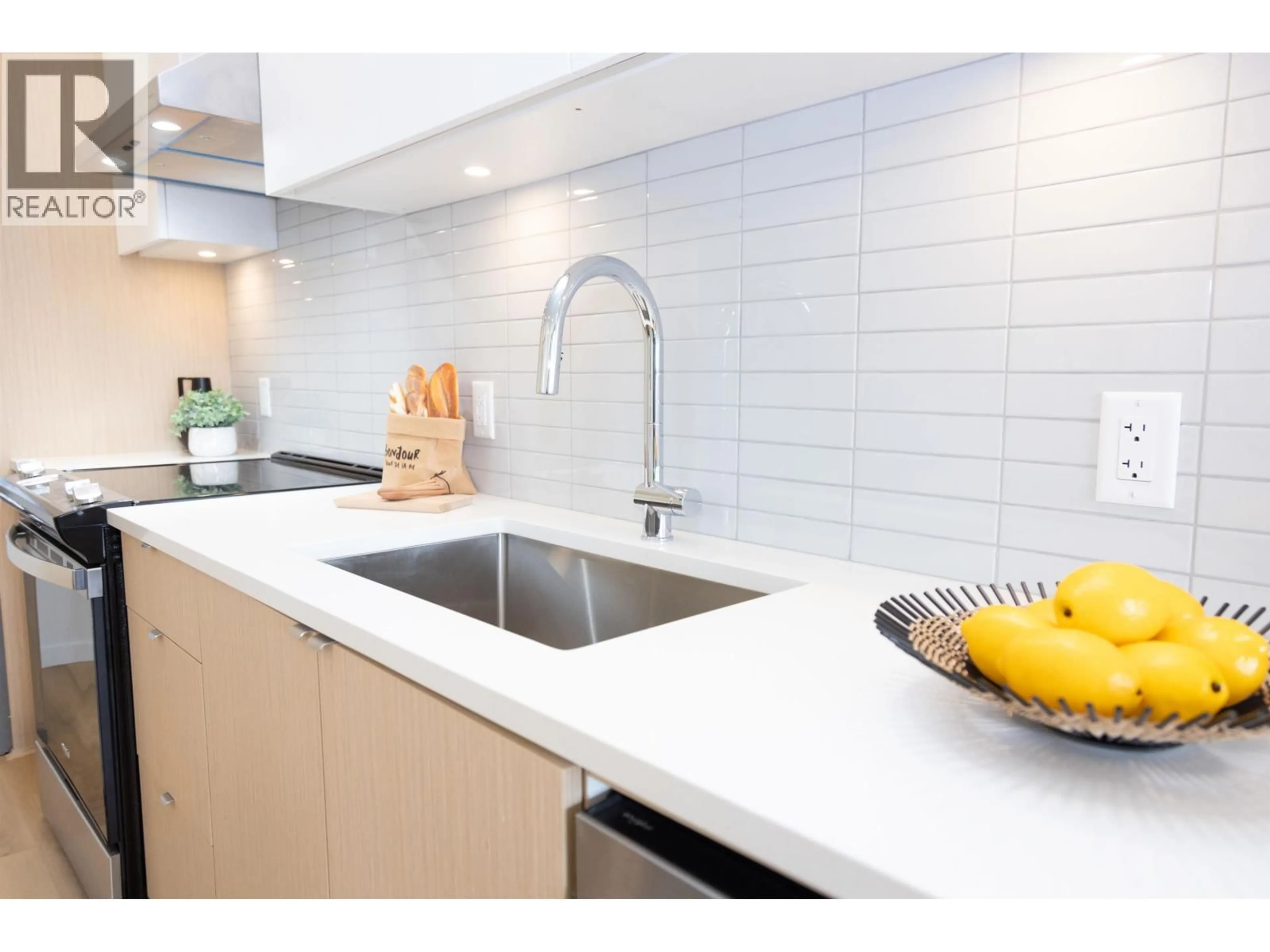 Contemporary kitchen, ceramic/tile floor for 406 - 37994 SECOND AVENUE, Squamish British Columbia V8B0C3