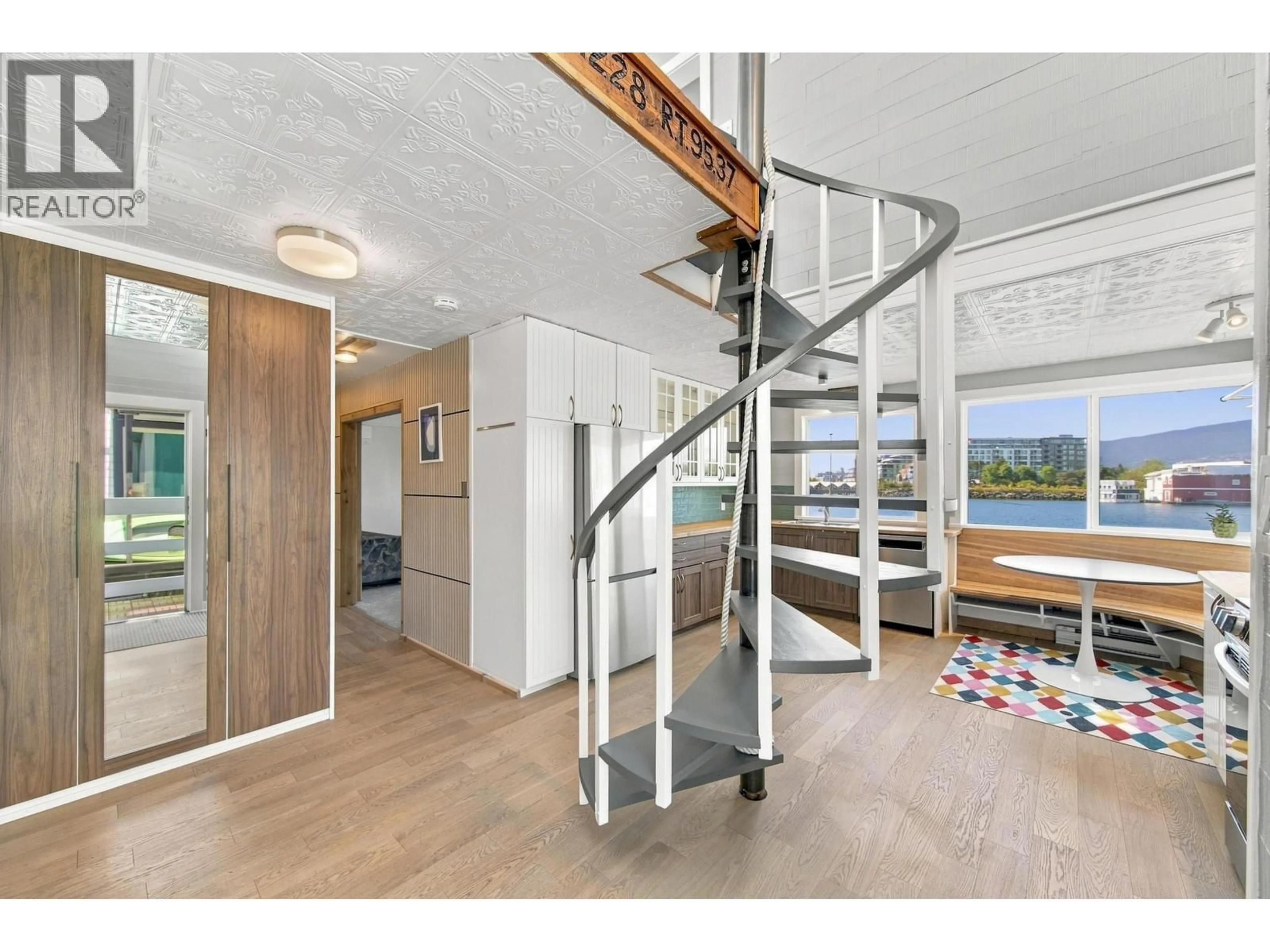 Indoor entryway for A23 - 415 ESPLANADE AVENUE, North Vancouver British Columbia V7M1A6