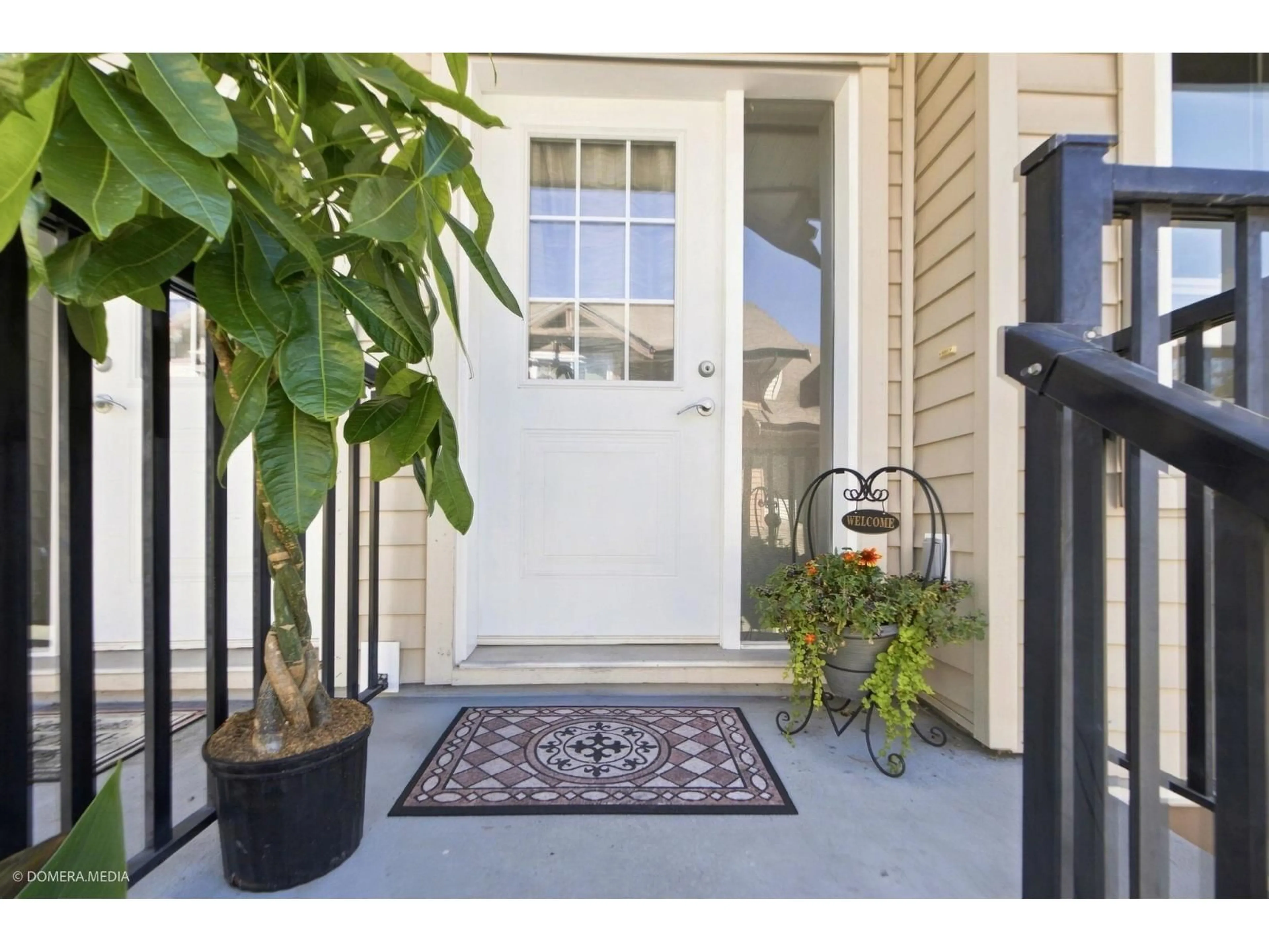 Indoor entryway for 13 - 20187 68 AVENUE, Langley British Columbia V2Y0L6