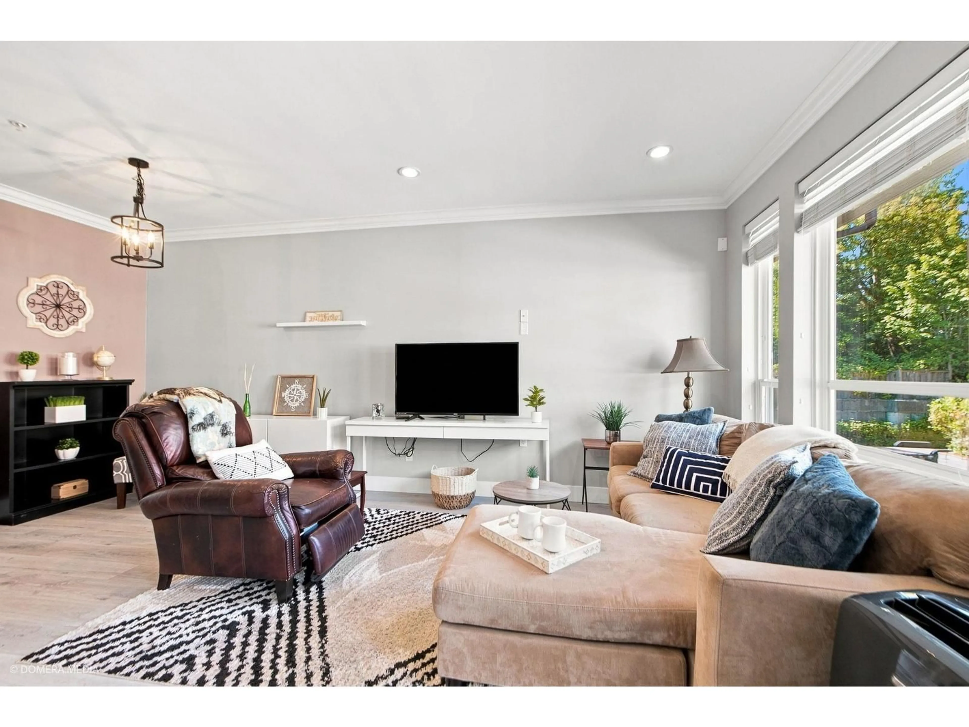 Living room with furniture, unknown for 13 - 20187 68 AVENUE, Langley British Columbia V2Y0L6