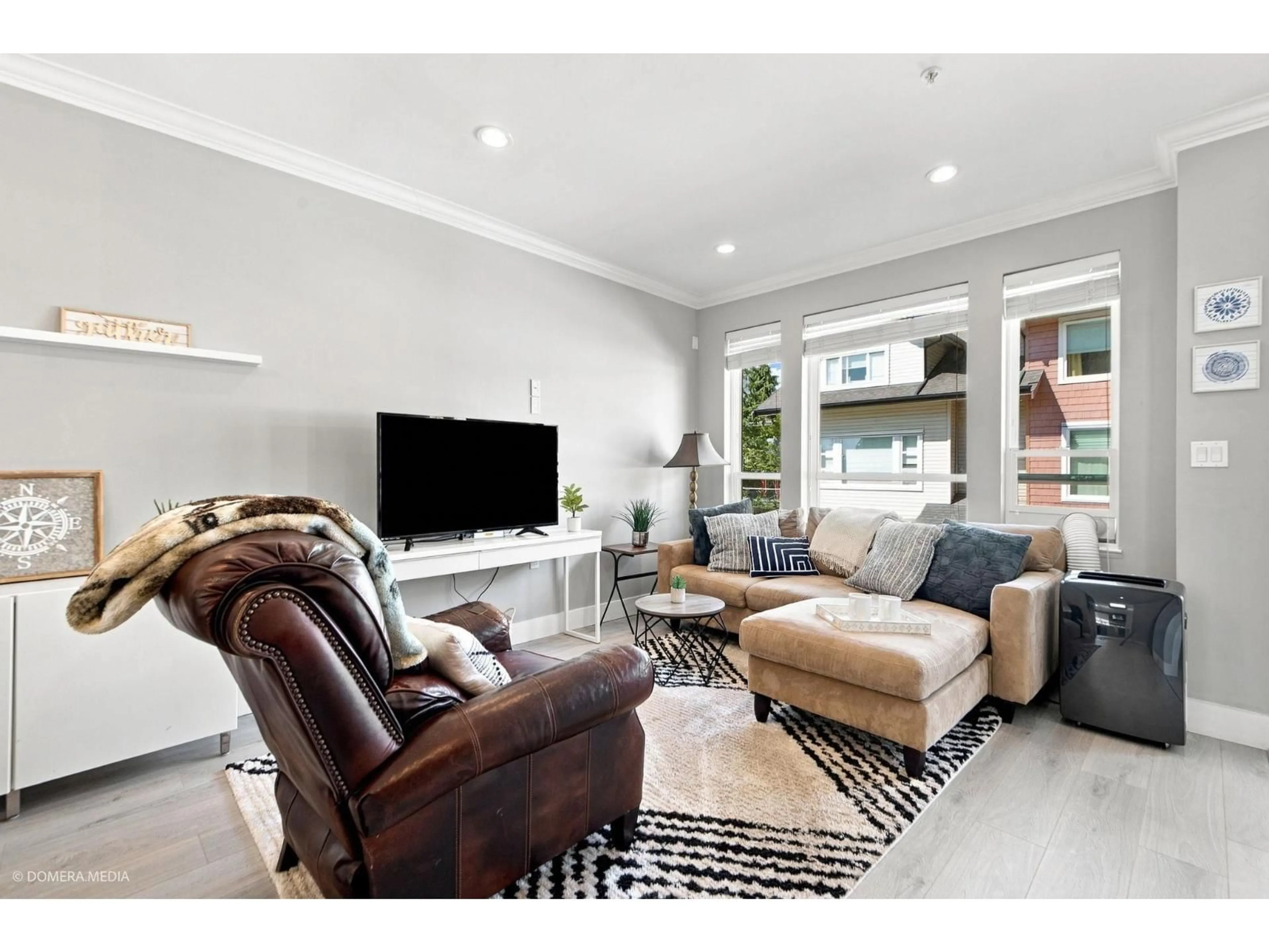 Living room with furniture, unknown for 13 - 20187 68 AVENUE, Langley British Columbia V2Y0L6