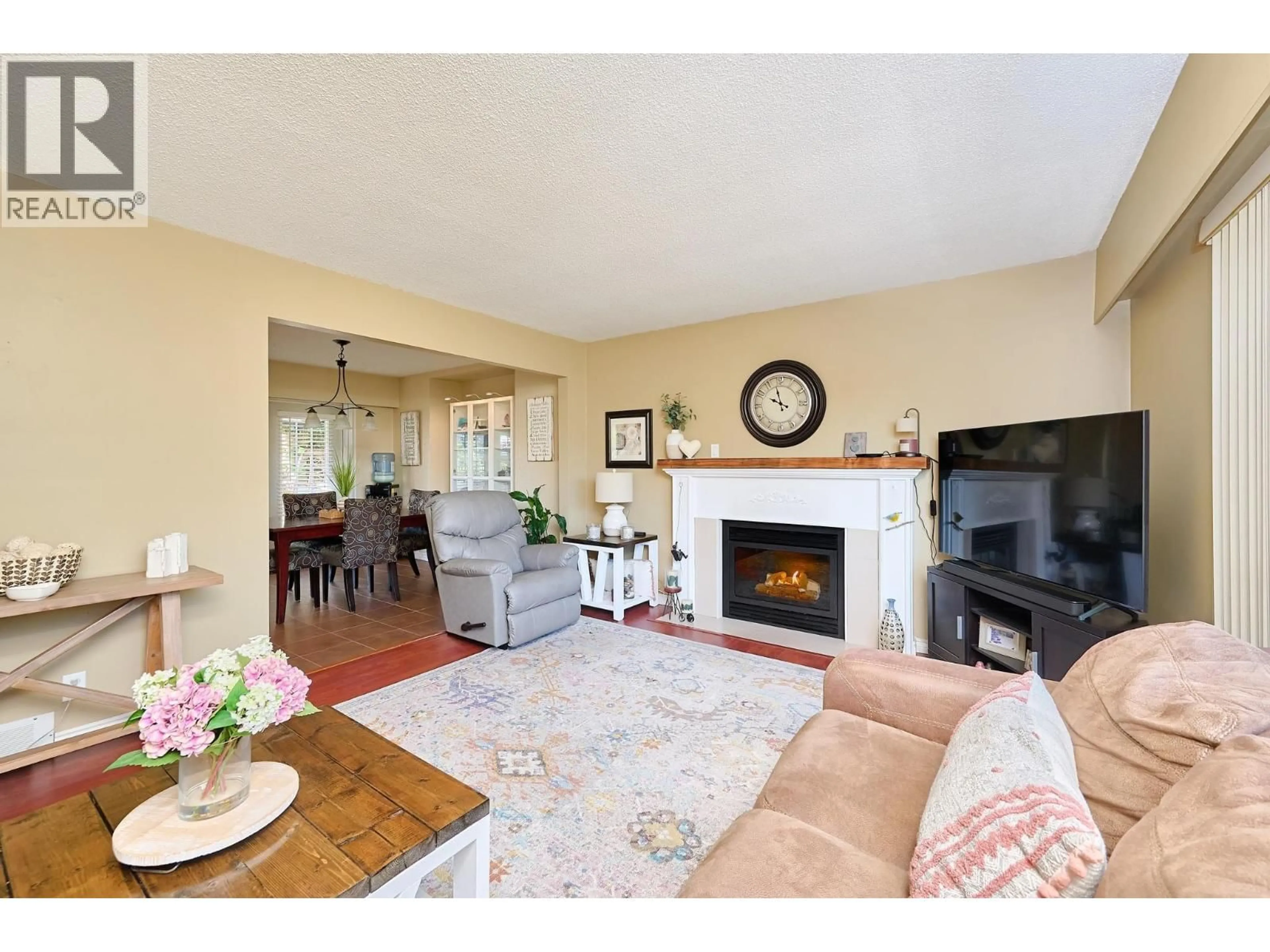 Living room with furniture, unknown for 19852 116A AVENUE, Pitt Meadows British Columbia V3Y1N8