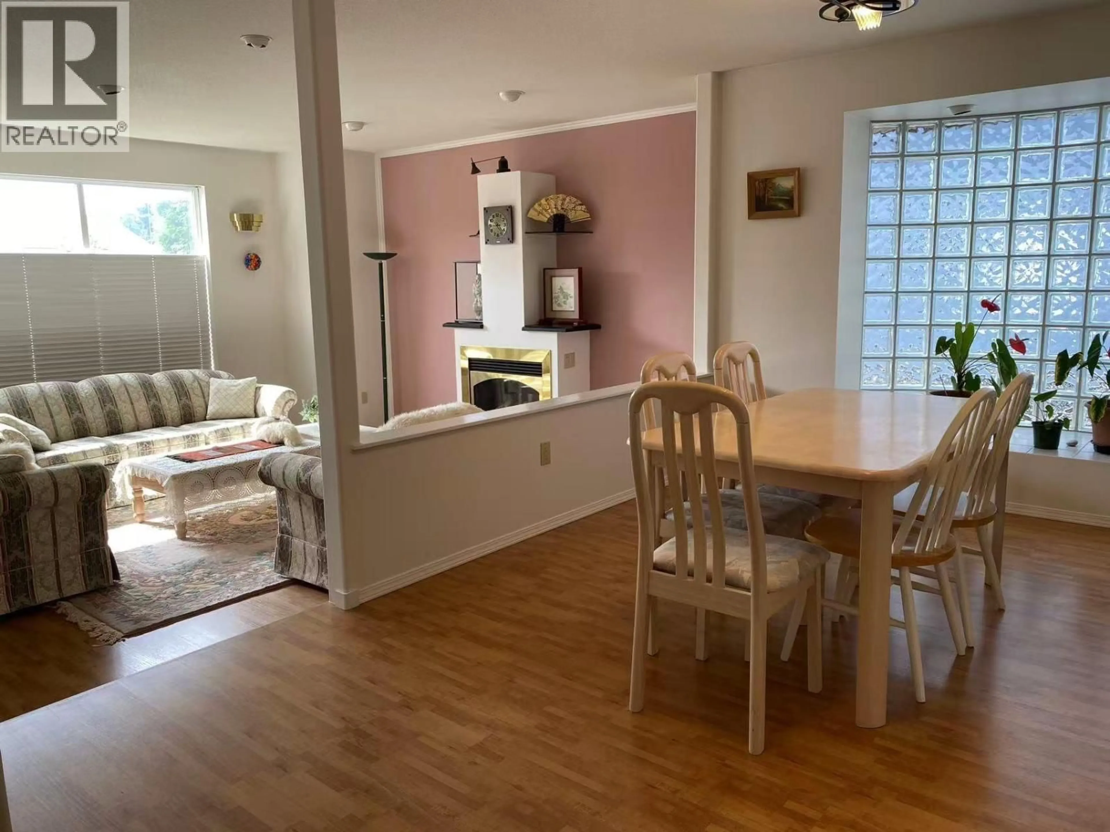 Dining room, wood/laminate floor for 6990 WILLINGDON AVENUE, Burnaby British Columbia V5J3R2