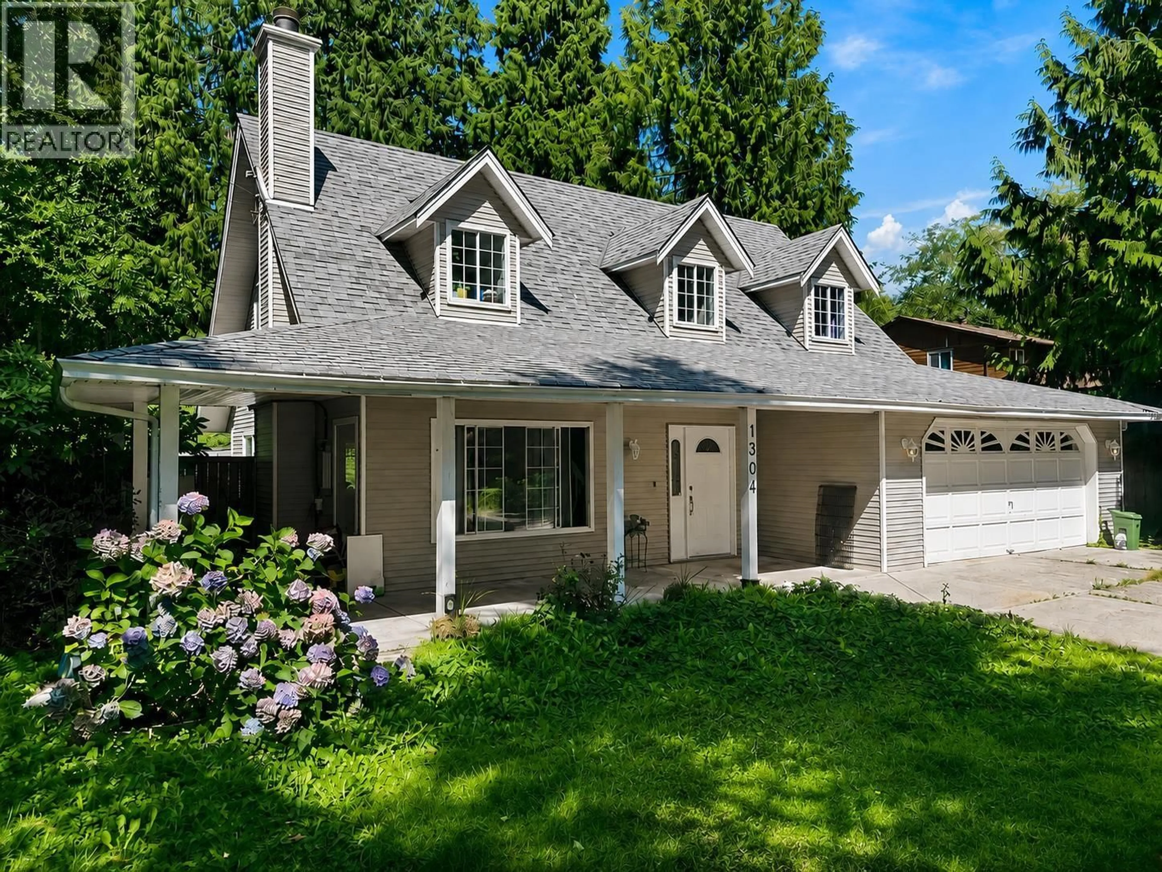Home with vinyl exterior material, street for 1304 KEARTON ROAD, Gibsons British Columbia V0N1V4