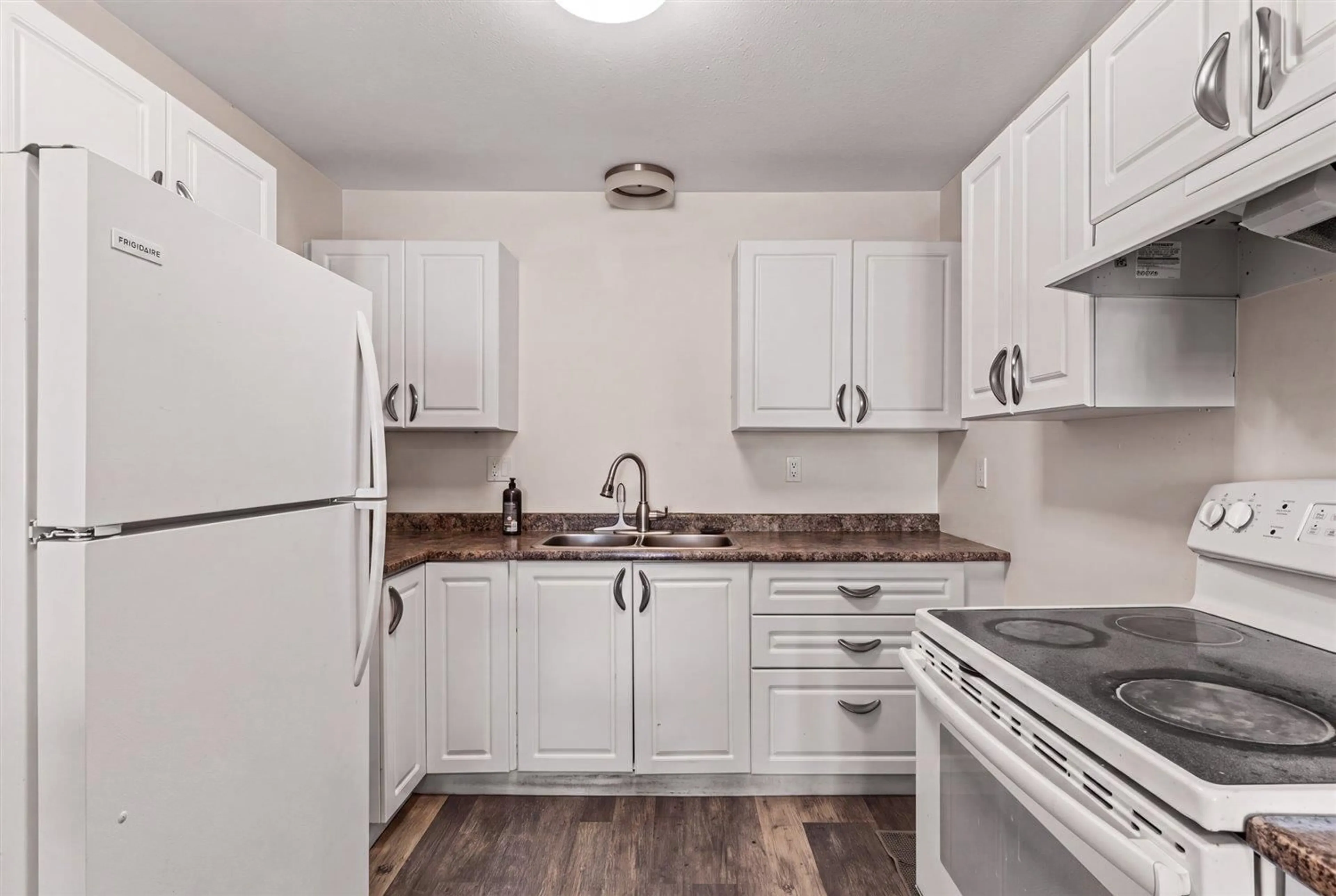 Standard kitchen, unknown for 109 - 7435 SHAW AVENUE, Chilliwack British Columbia V2R3C1