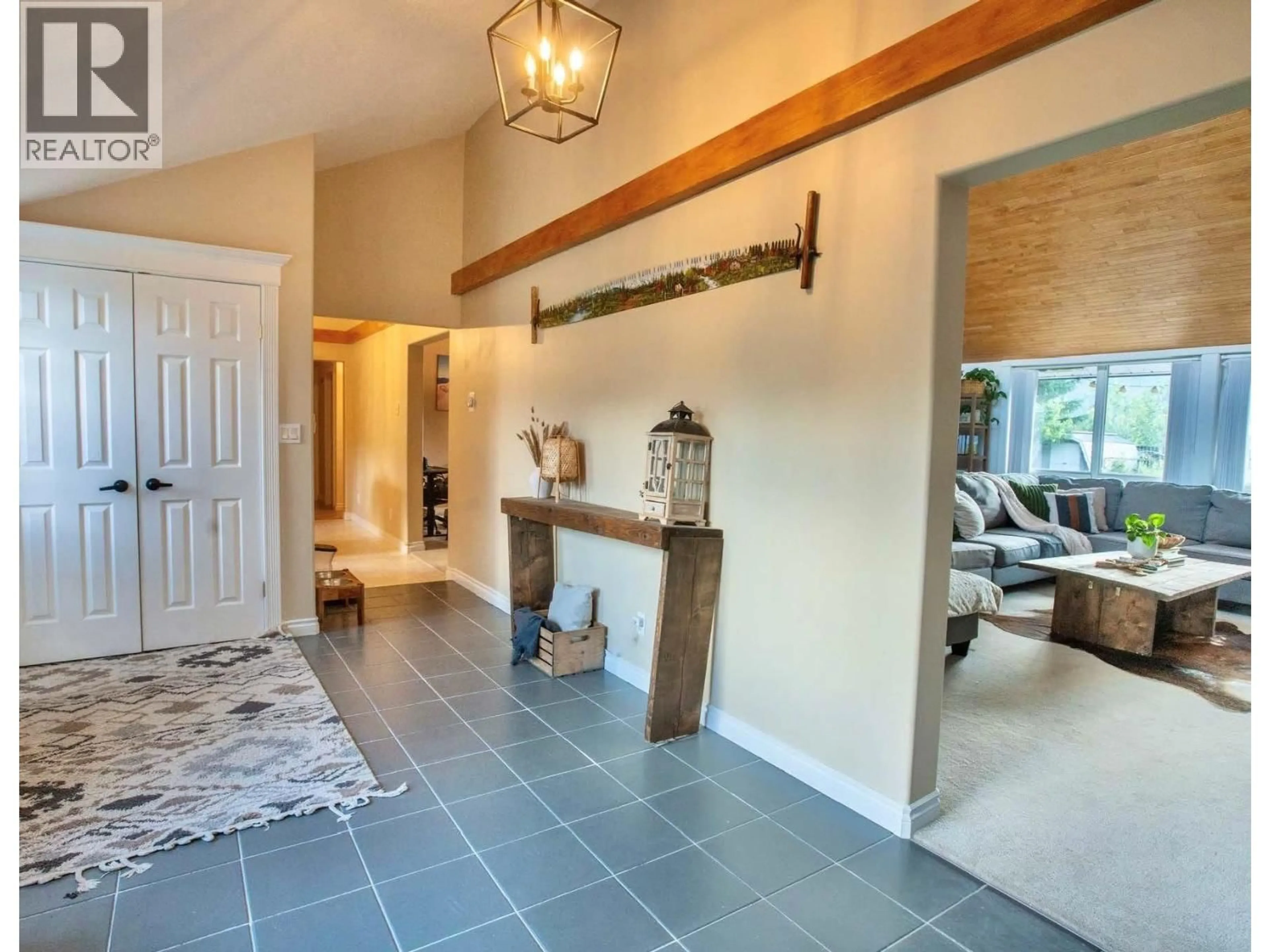 Indoor entryway for 1930 CRANBERRY PLACE, Valemount British Columbia V0E2Z0