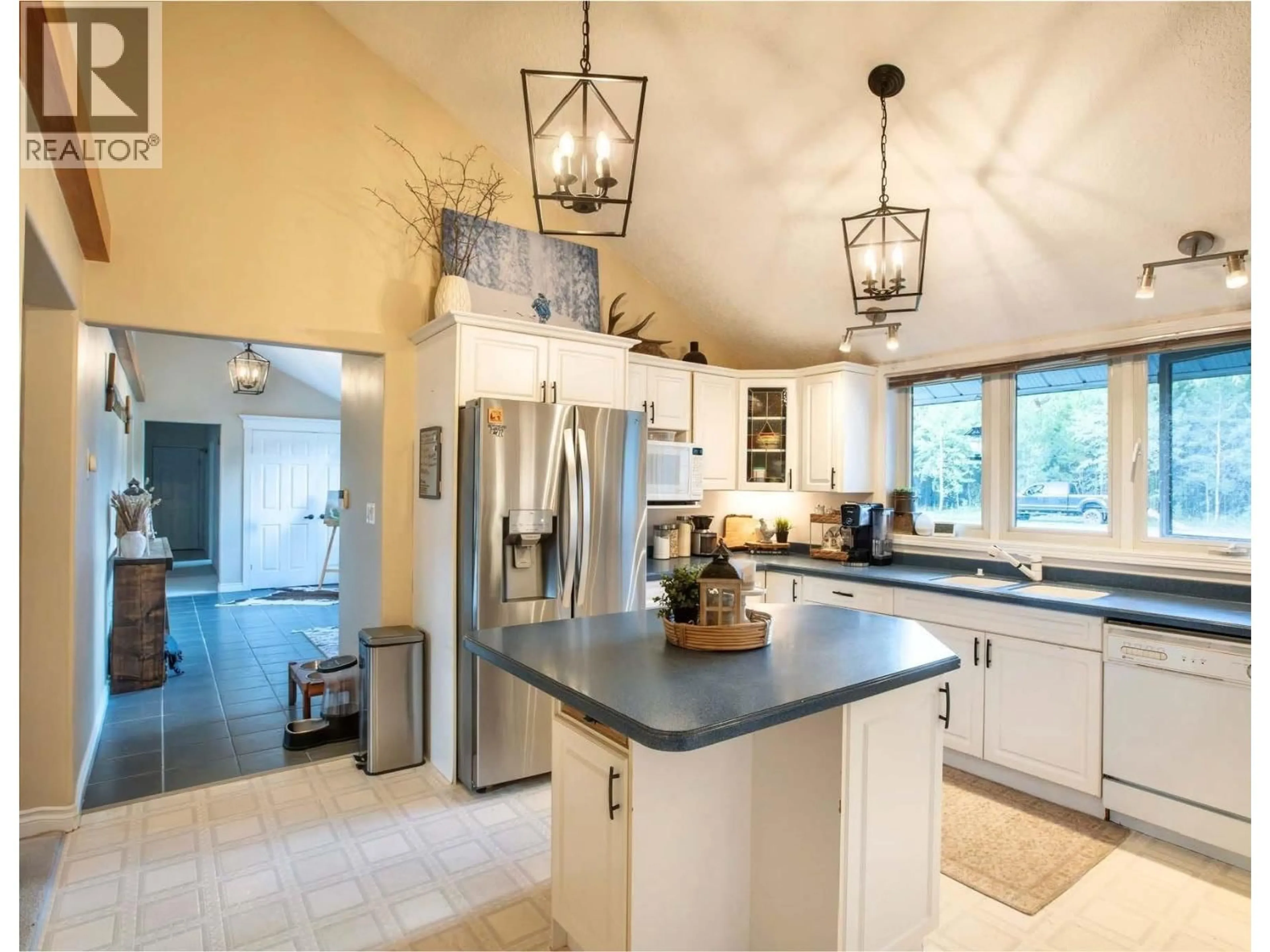 Open concept kitchen, ceramic/tile floor for 1930 CRANBERRY PLACE, Valemount British Columbia V0E2Z0