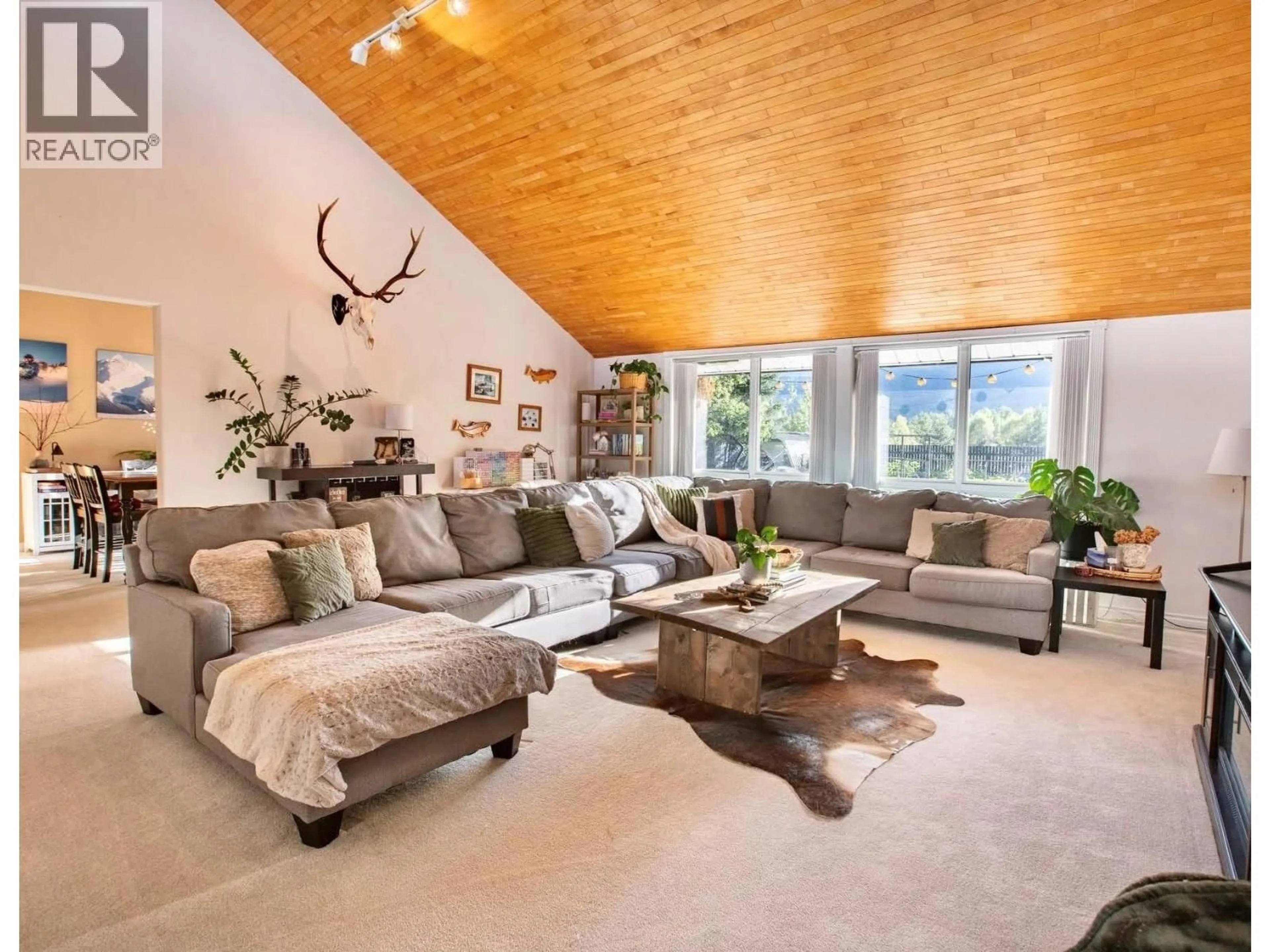 Living room with furniture, wood/laminate floor for 1930 CRANBERRY PLACE, Valemount British Columbia V0E2Z0
