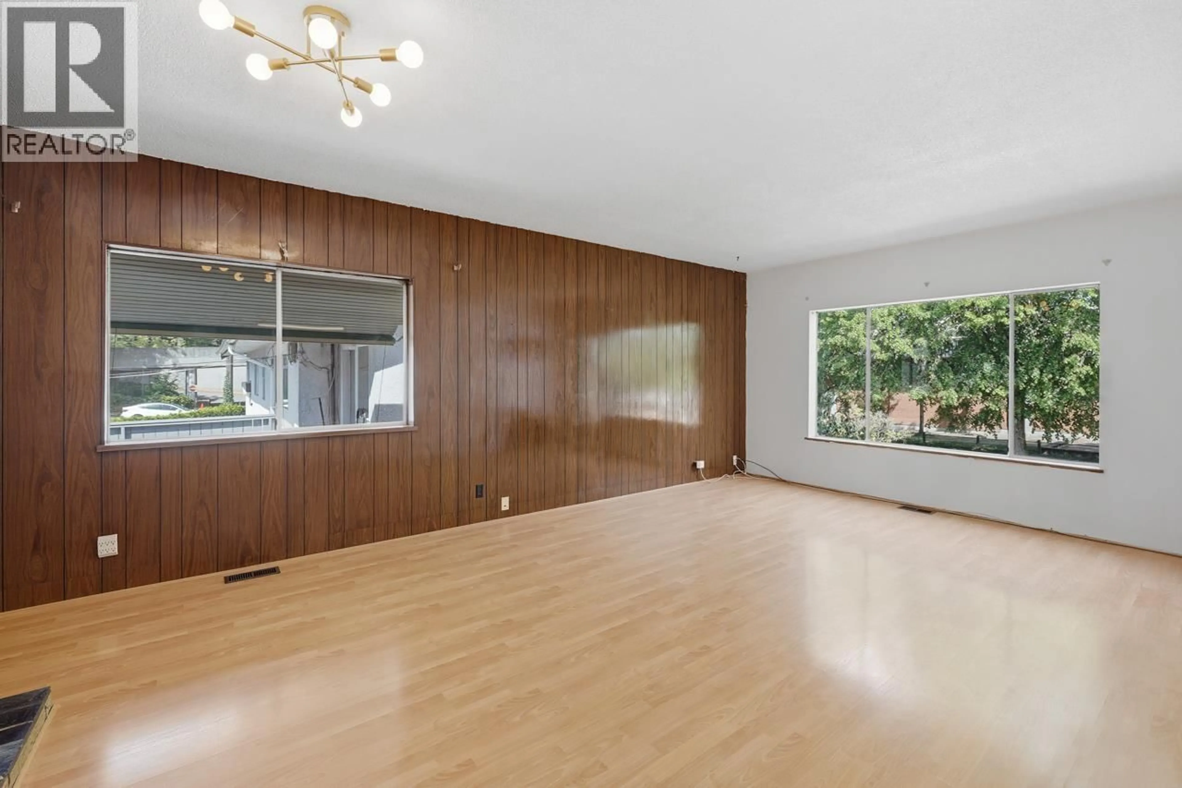 A pic of a room for 1016 18TH AVENUE, Vancouver British Columbia V5V1H1