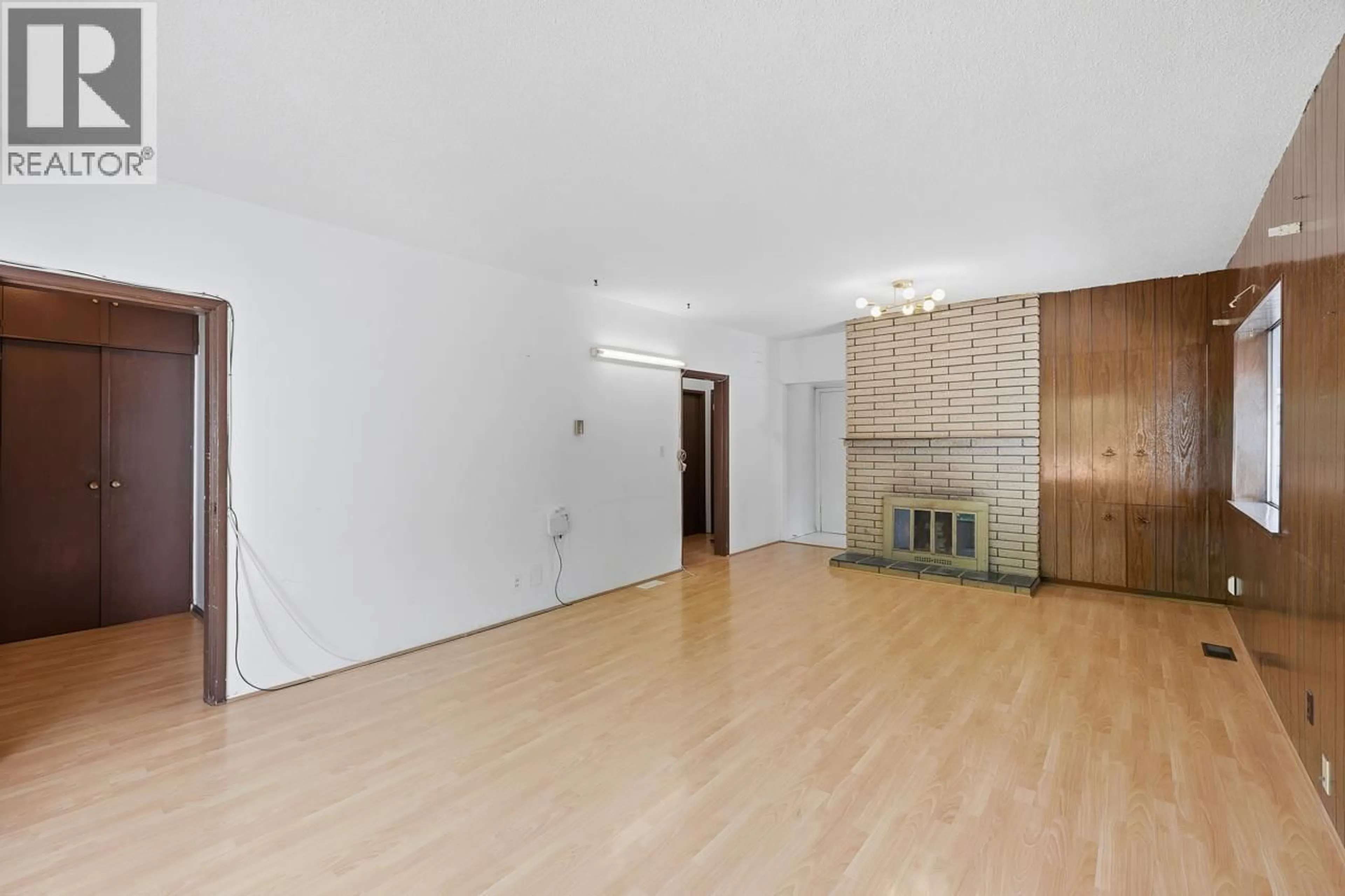 A pic of a room for 1016 18TH AVENUE, Vancouver British Columbia V5V1H1