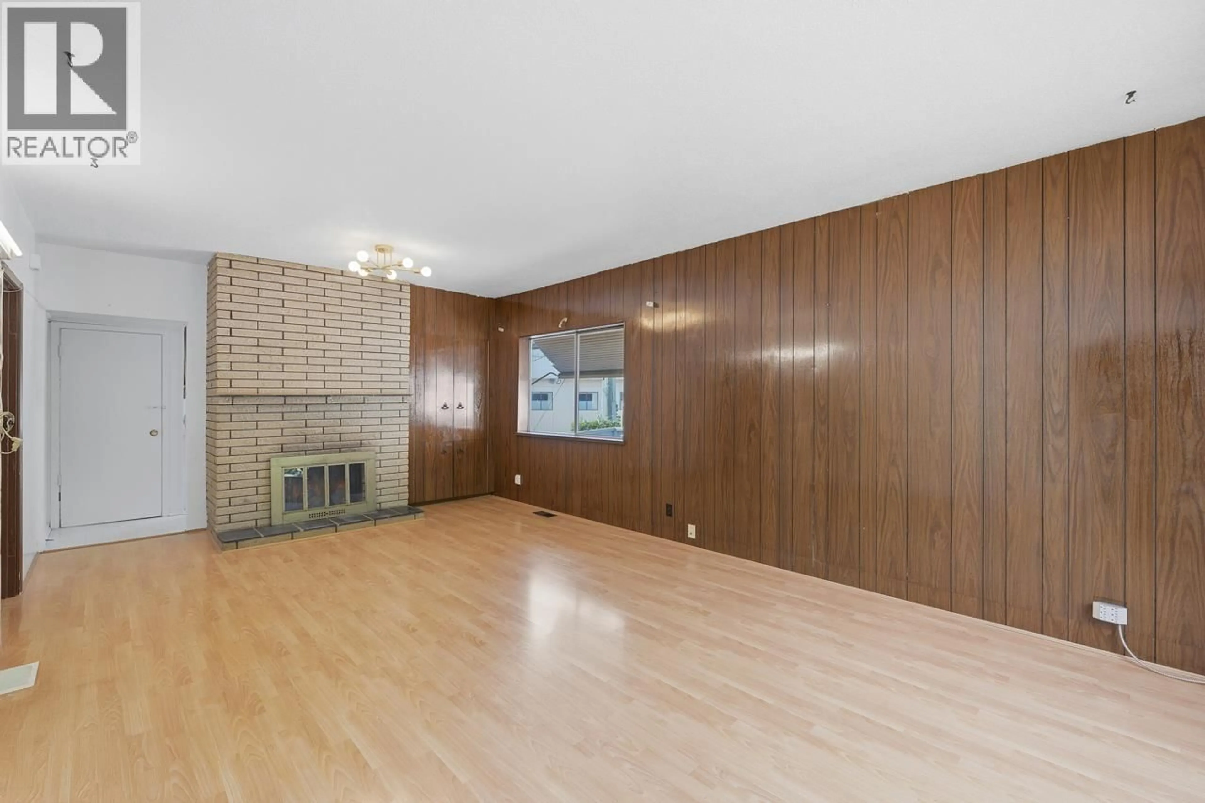 A pic of a room for 1016 18TH AVENUE, Vancouver British Columbia V5V1H1