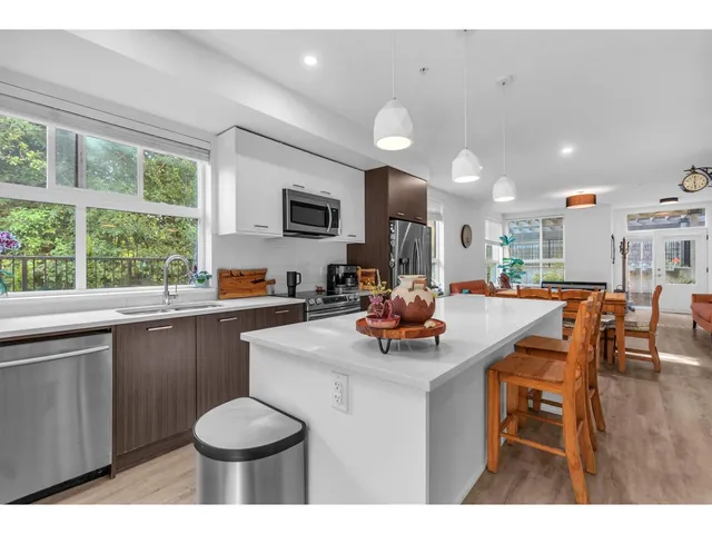 B210 - 20087 68 AVENUE, Langdale 5