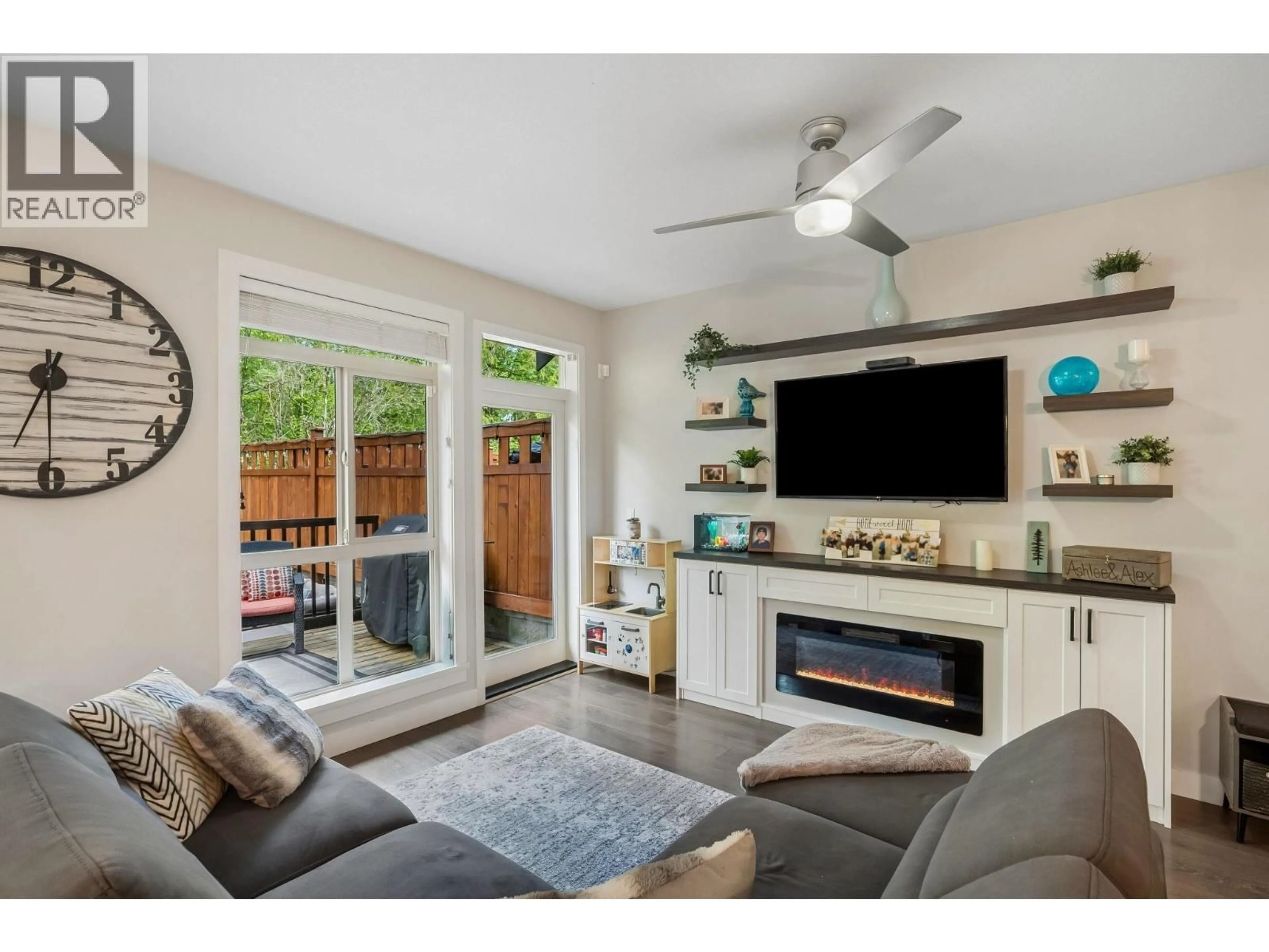 Living room with furniture, unknown for 152 - 11305 240 STREET, Maple Ridge British Columbia V2W0J1