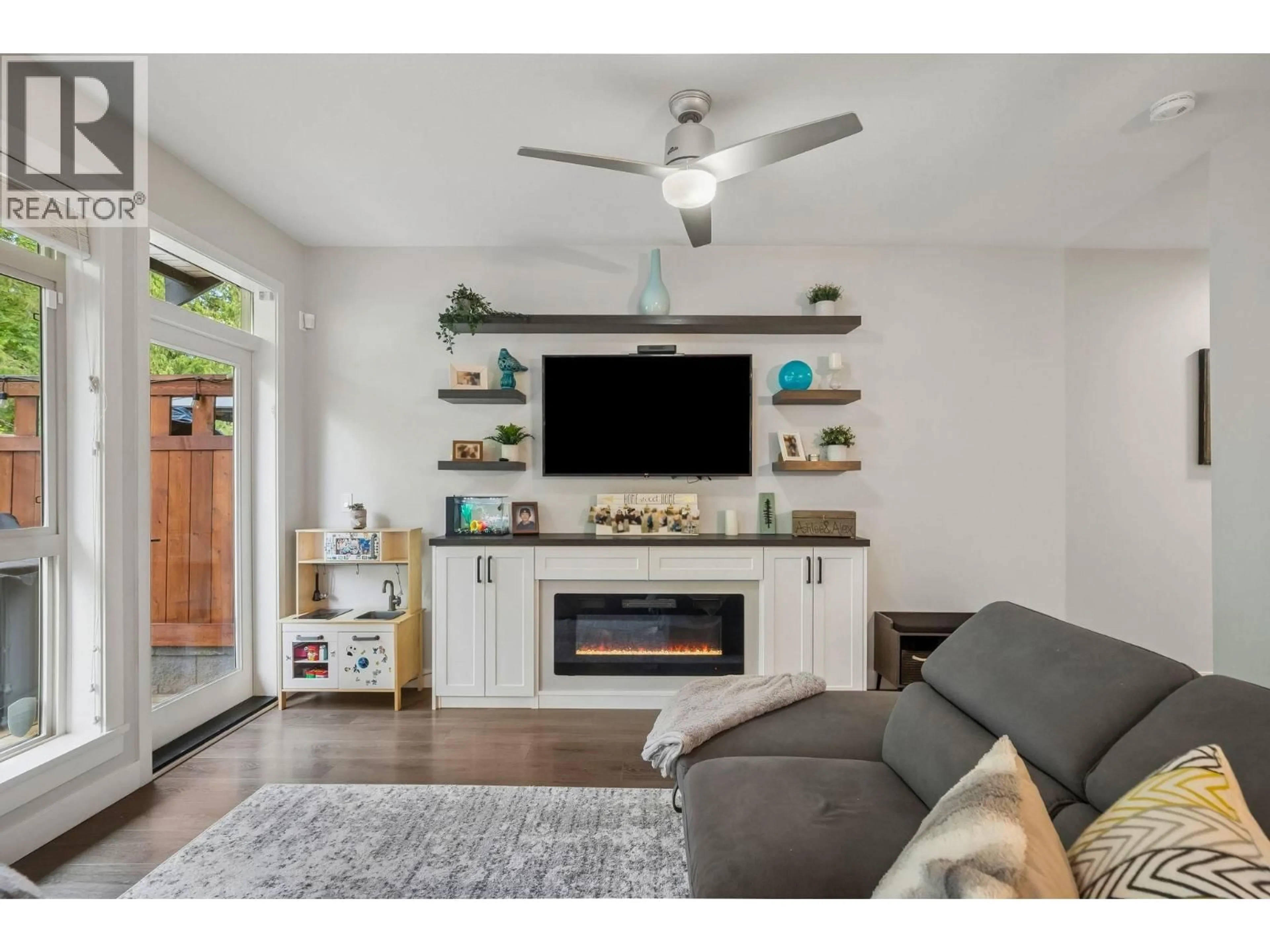 Living room with furniture, wood/laminate floor for 152 - 11305 240 STREET, Maple Ridge British Columbia V2W0J1