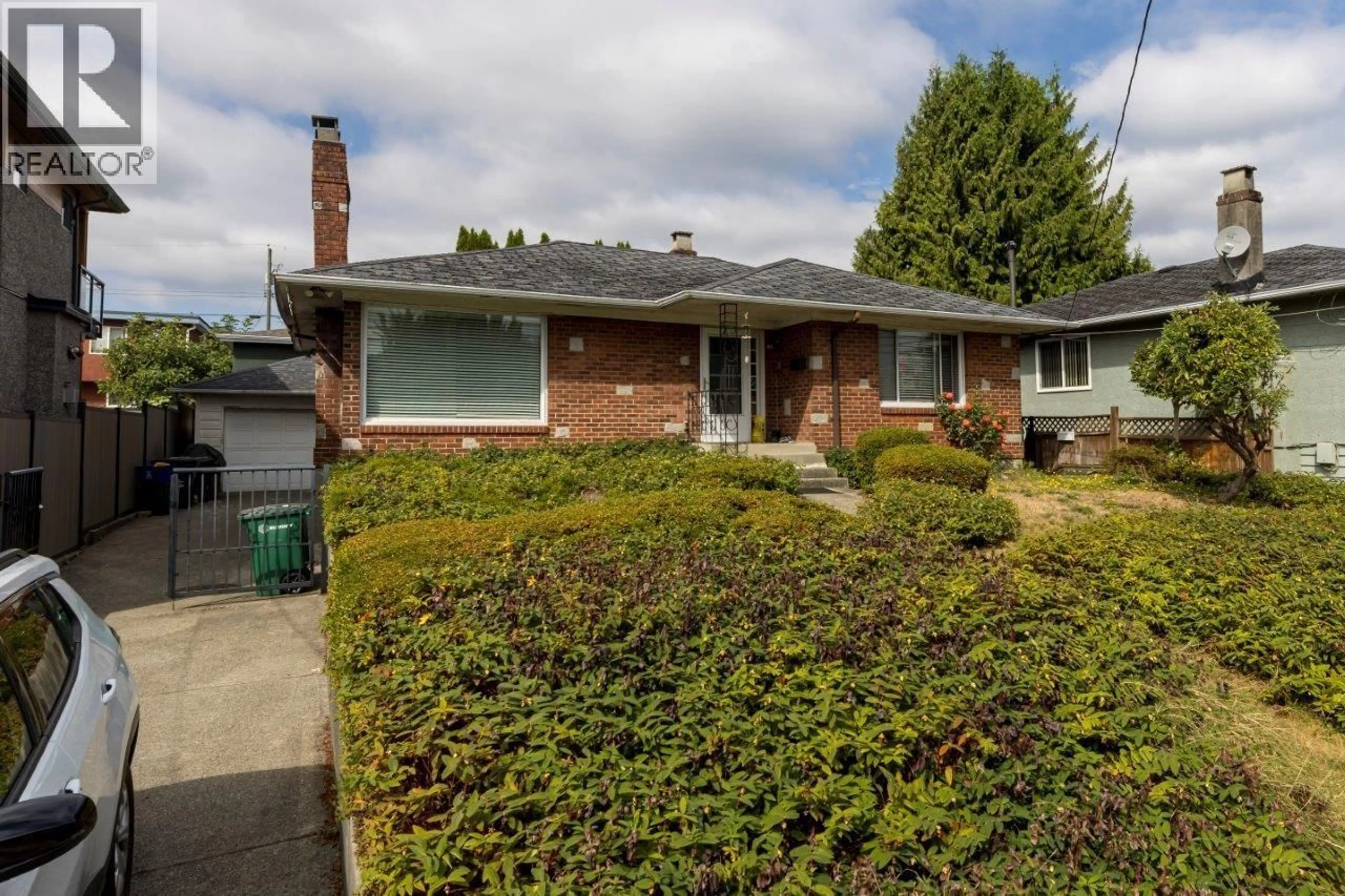 Home with brick exterior material, street for 911 SPERLING AVENUE, Burnaby British Columbia V5B4H7