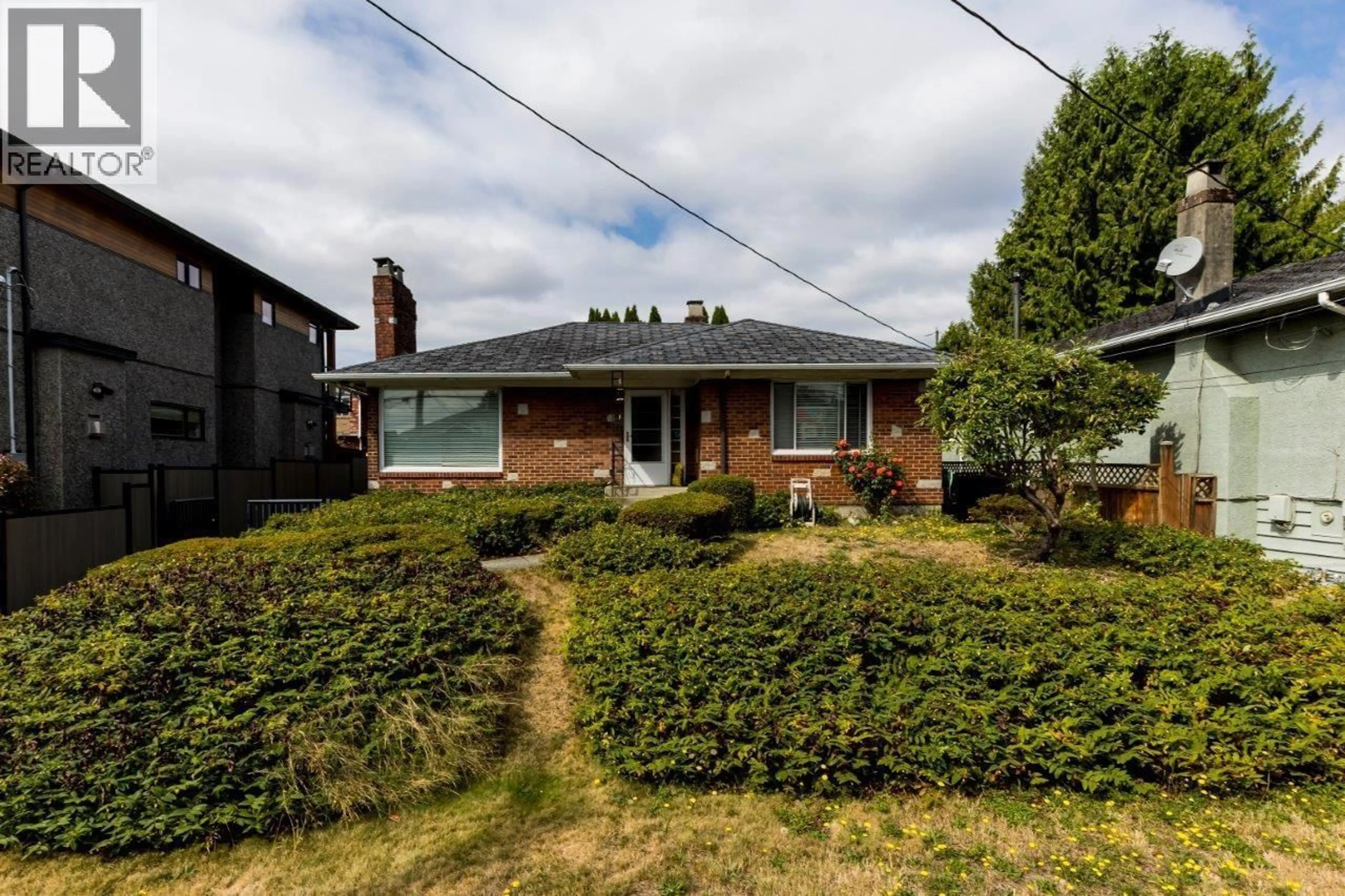 Home with brick exterior material, street for 911 SPERLING AVENUE, Burnaby British Columbia V5B4H7