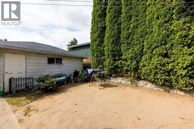 911 SPERLING AVENUE, Burnaby 3