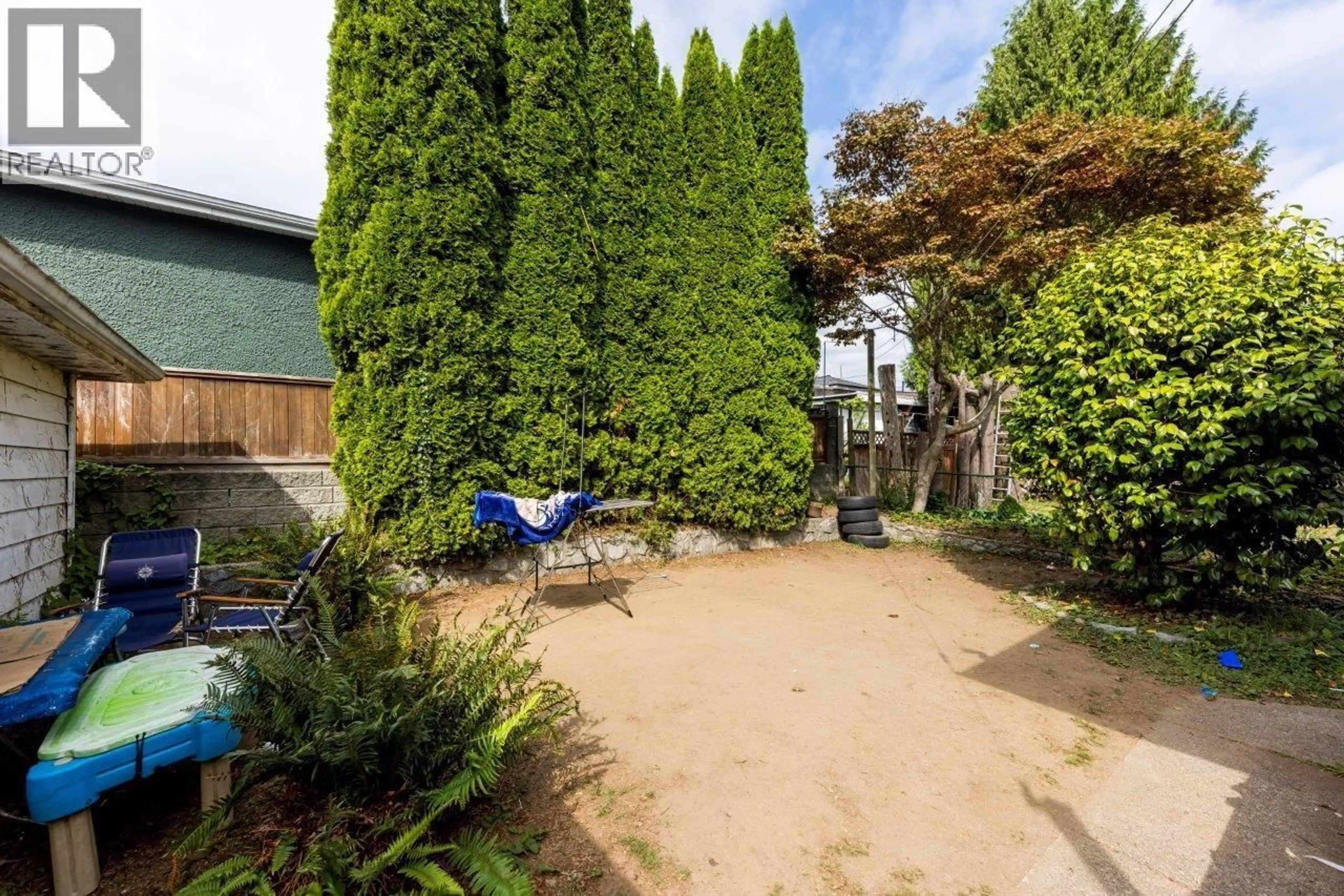 Patio, street for 911 SPERLING AVENUE, Burnaby British Columbia V5B4H7