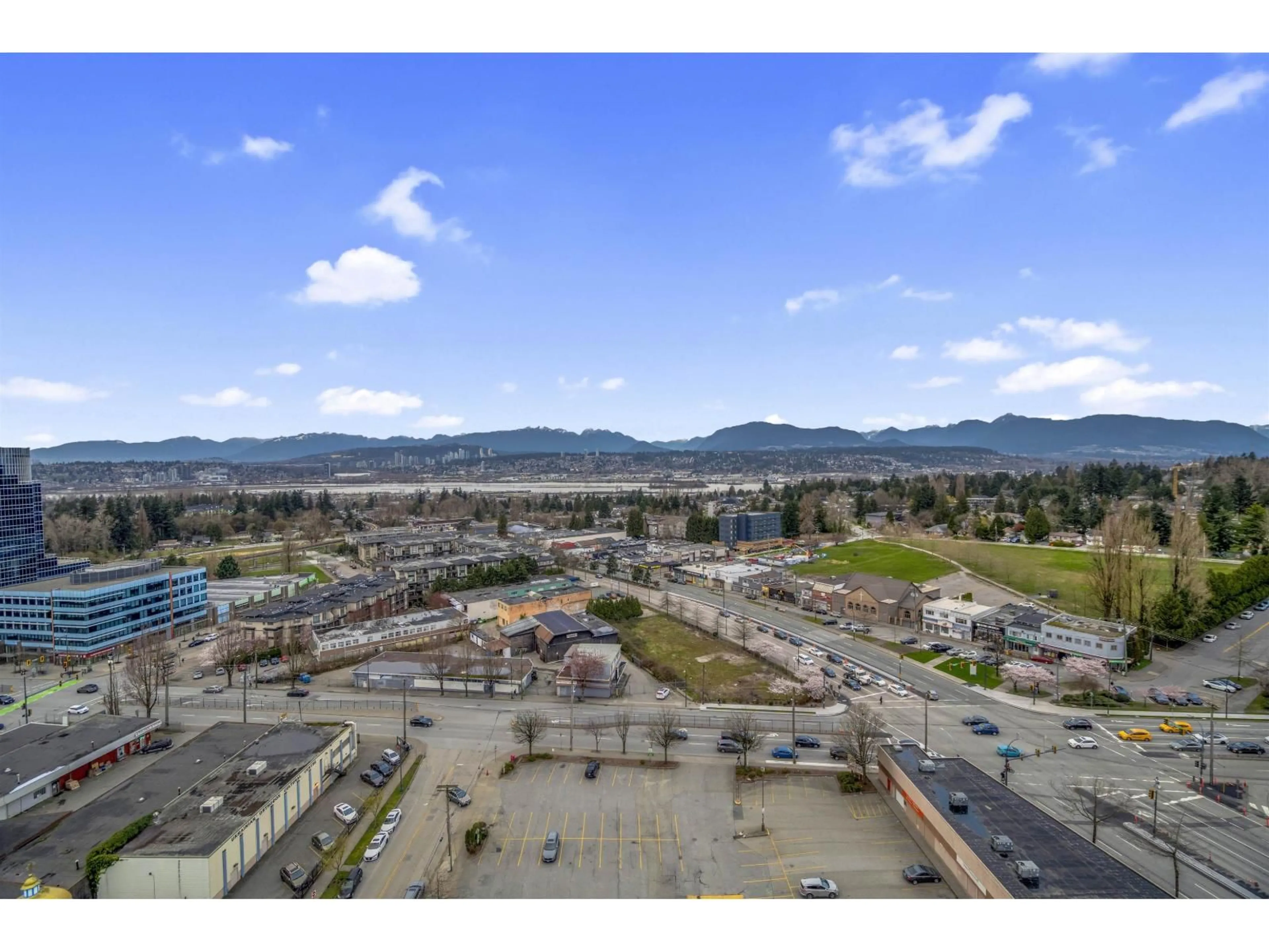 A pic from outside/outdoor area/front of a property/back of a property/a pic from drone, mountain view for 1709 - 10750 135A STREET, Surrey British Columbia V3T0V4