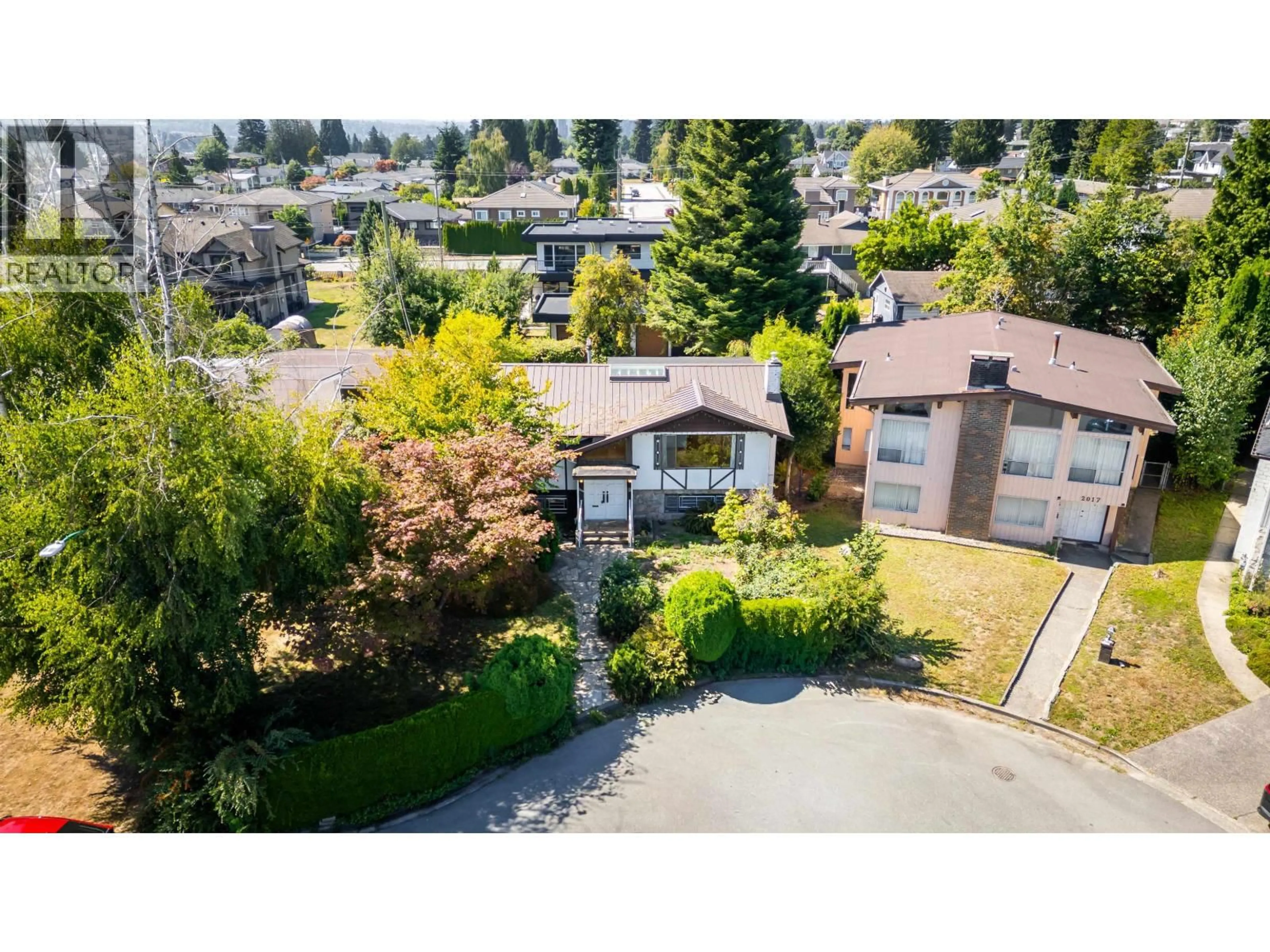 A pic from outside/outdoor area/front of a property/back of a property/a pic from drone, street for 2019 PAULUS CRESCENT, Burnaby British Columbia V5A2M2