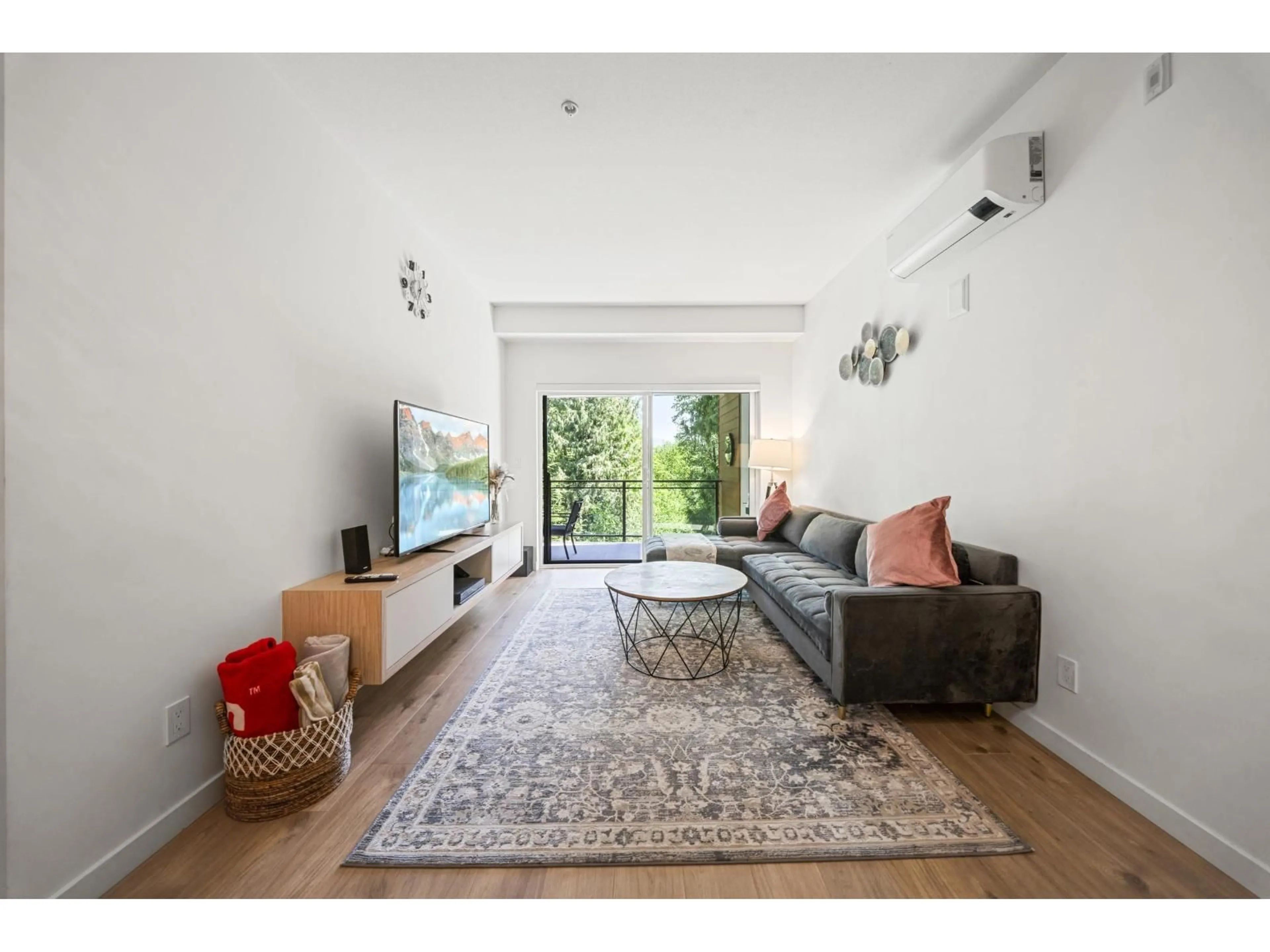 Living room with furniture, unknown for 204 - 3182 GLADWIN ROAD, Abbotsford British Columbia V2T0K8