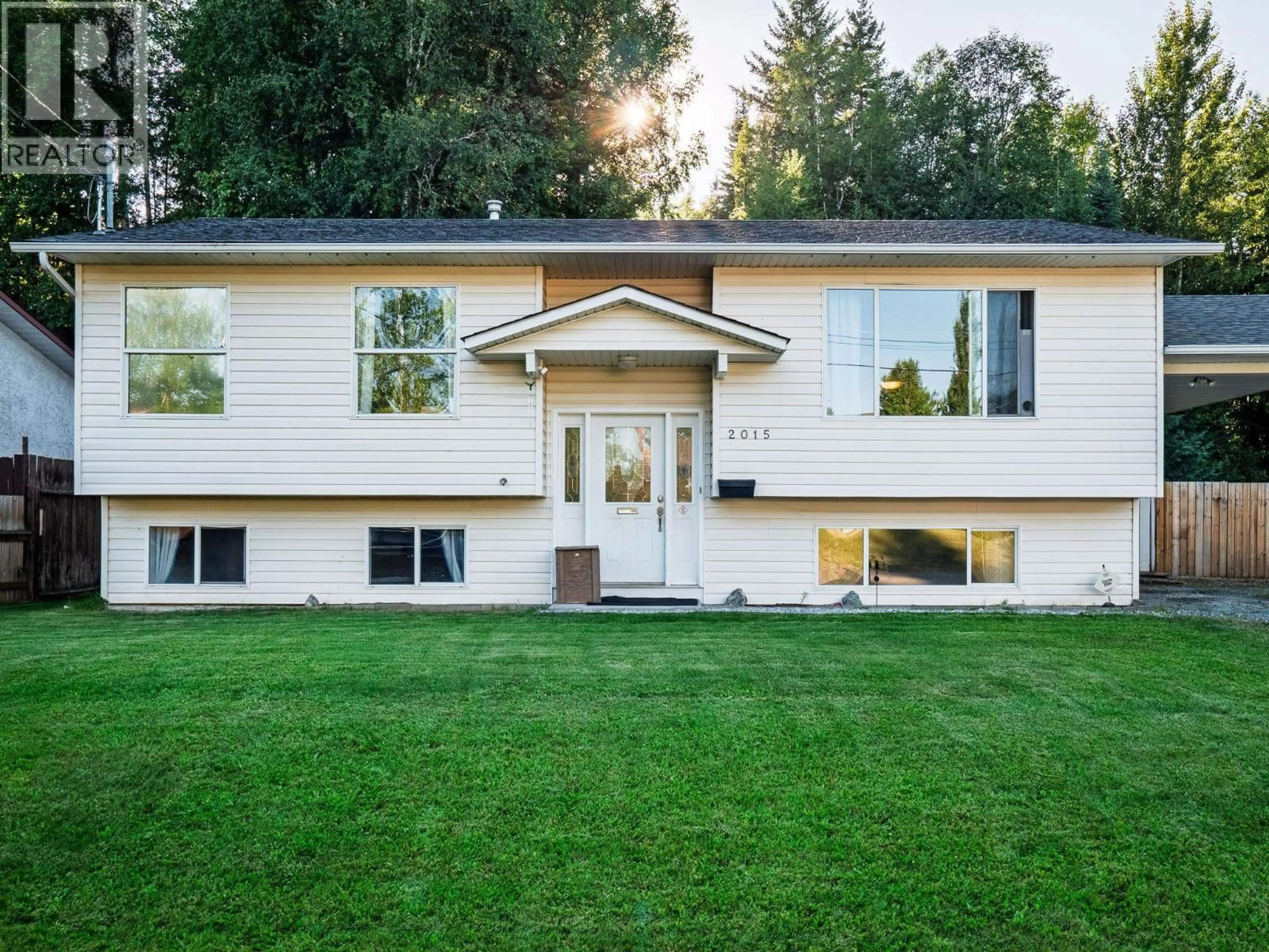 Home with vinyl exterior material, unknown for 2015 CROFT ROAD, Prince George British Columbia V2K3W4