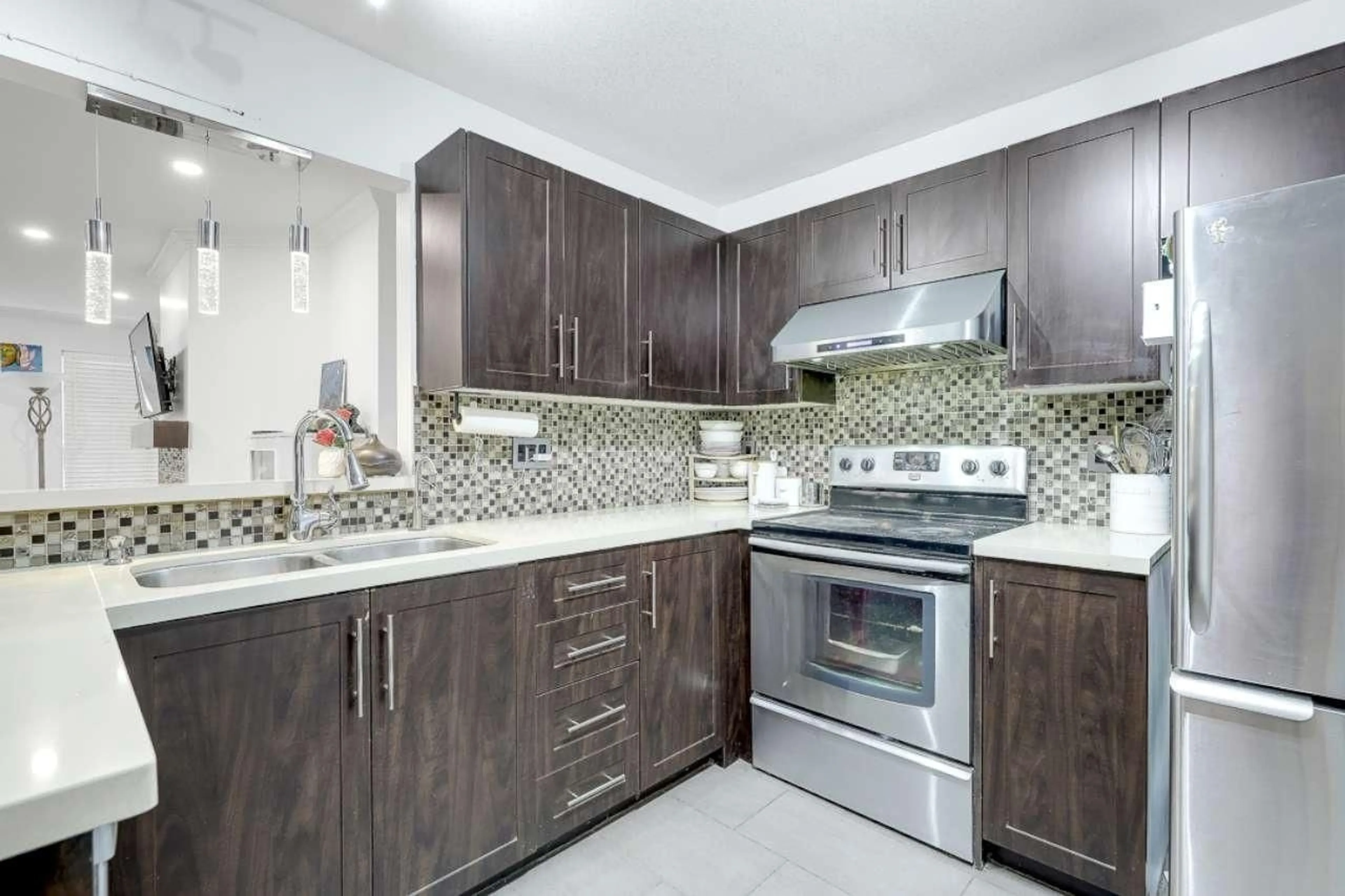 Standard kitchen, ceramic/tile floor for 103 - 12125 75A AVENUE, Surrey British Columbia V3W1B9