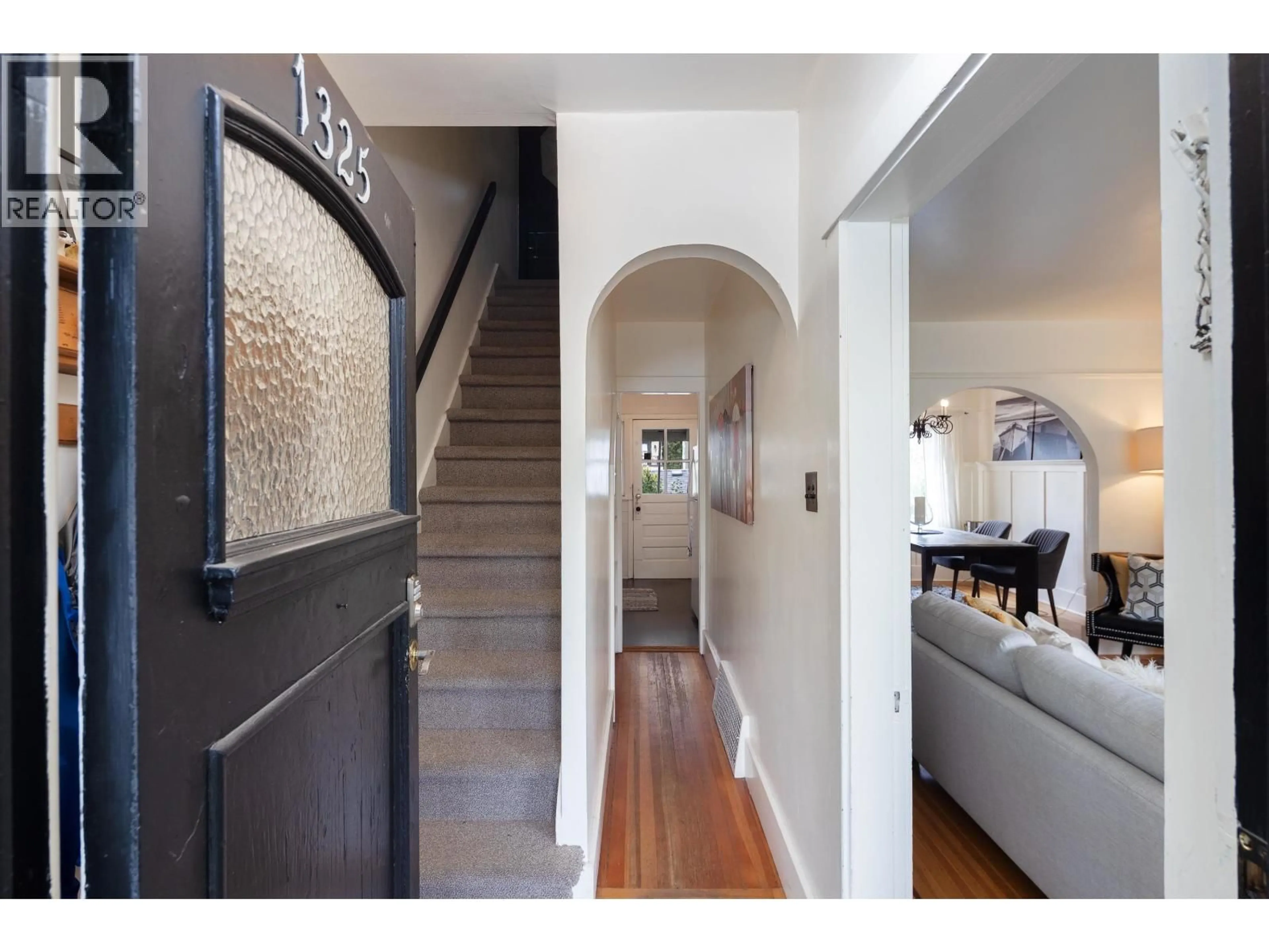 Indoor entryway for 1325/27 LABURNUM STREET, Vancouver British Columbia V6J3W4