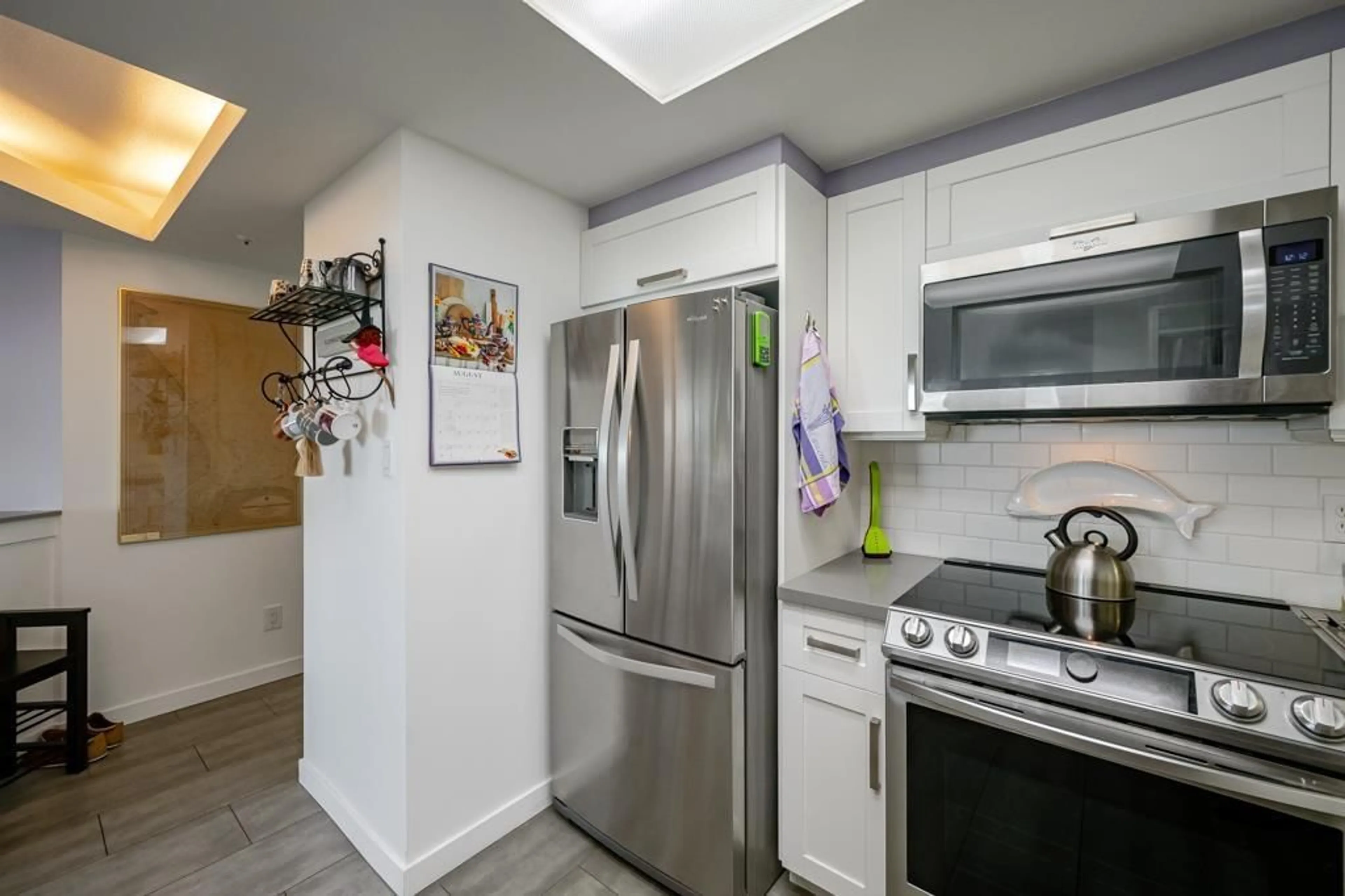 Standard kitchen, ceramic/tile floor for 1503 - 13353 108 AVENUE, Surrey British Columbia V3T5T5