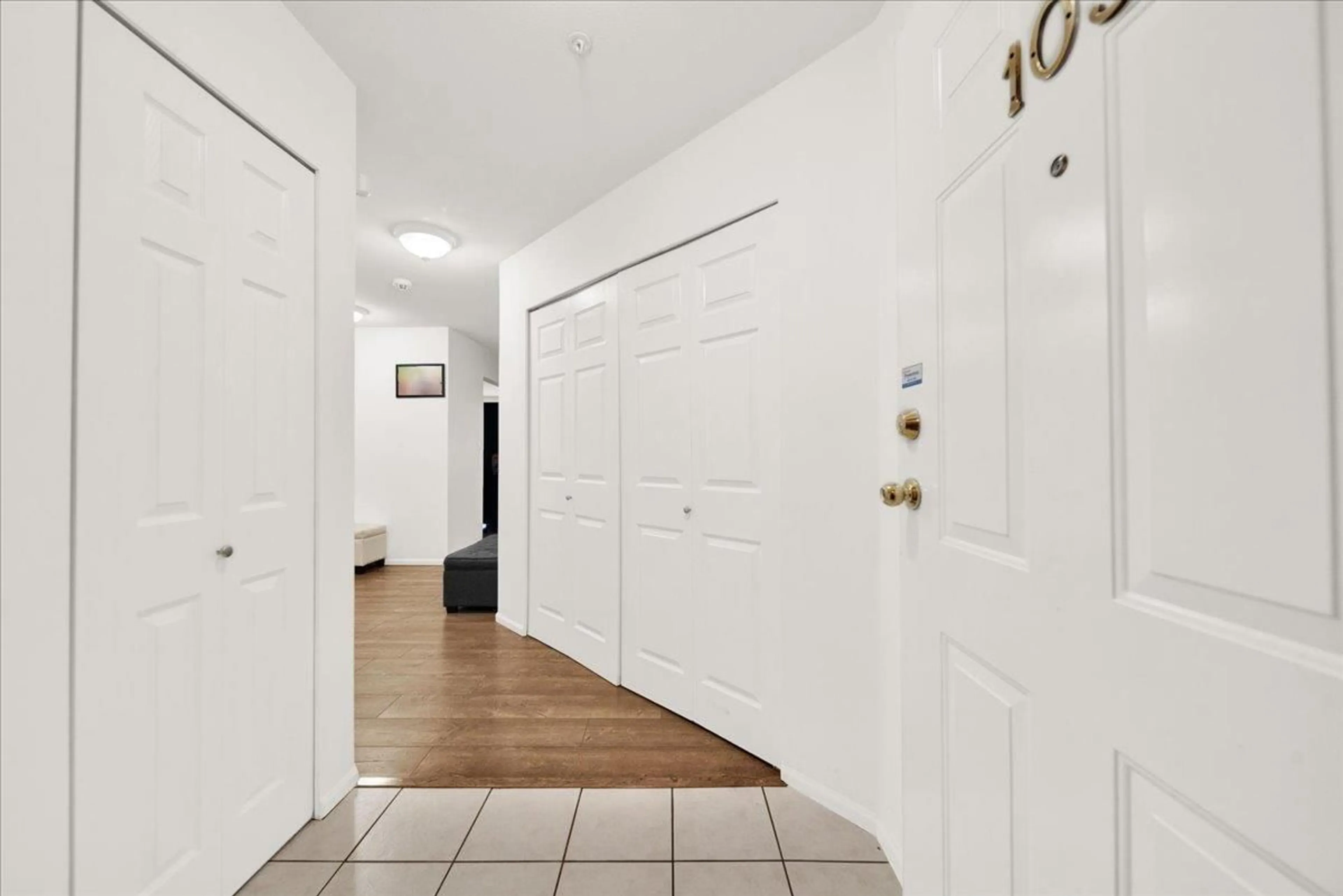 Indoor entryway for 103 - 12733 72 AVENUE, Surrey British Columbia V3W2M7