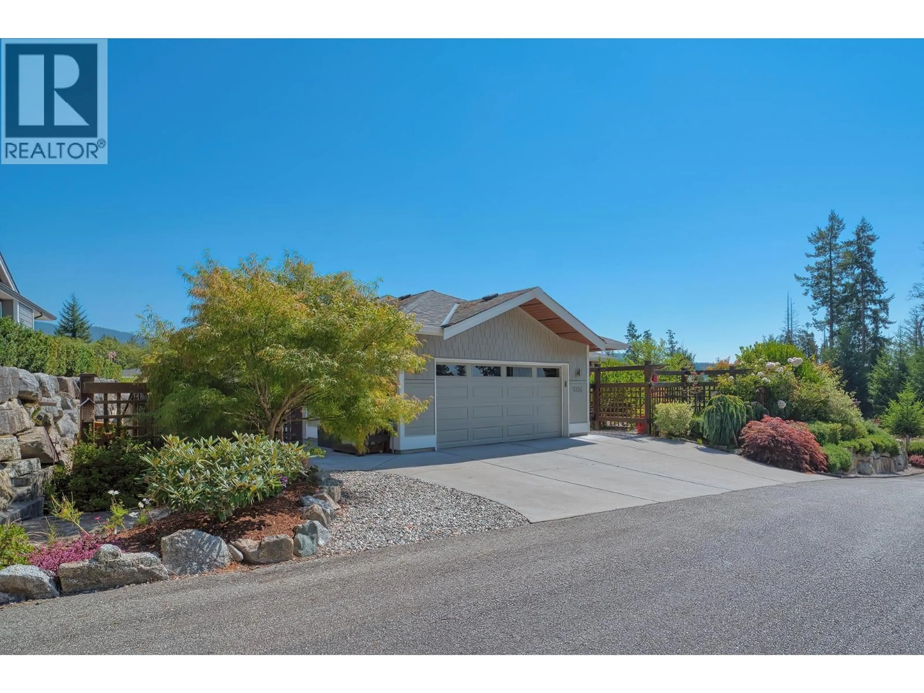 Indoor garage for 9326 JORGENSEN PLACE, Halfmoon Bay British Columbia V7Z1B4