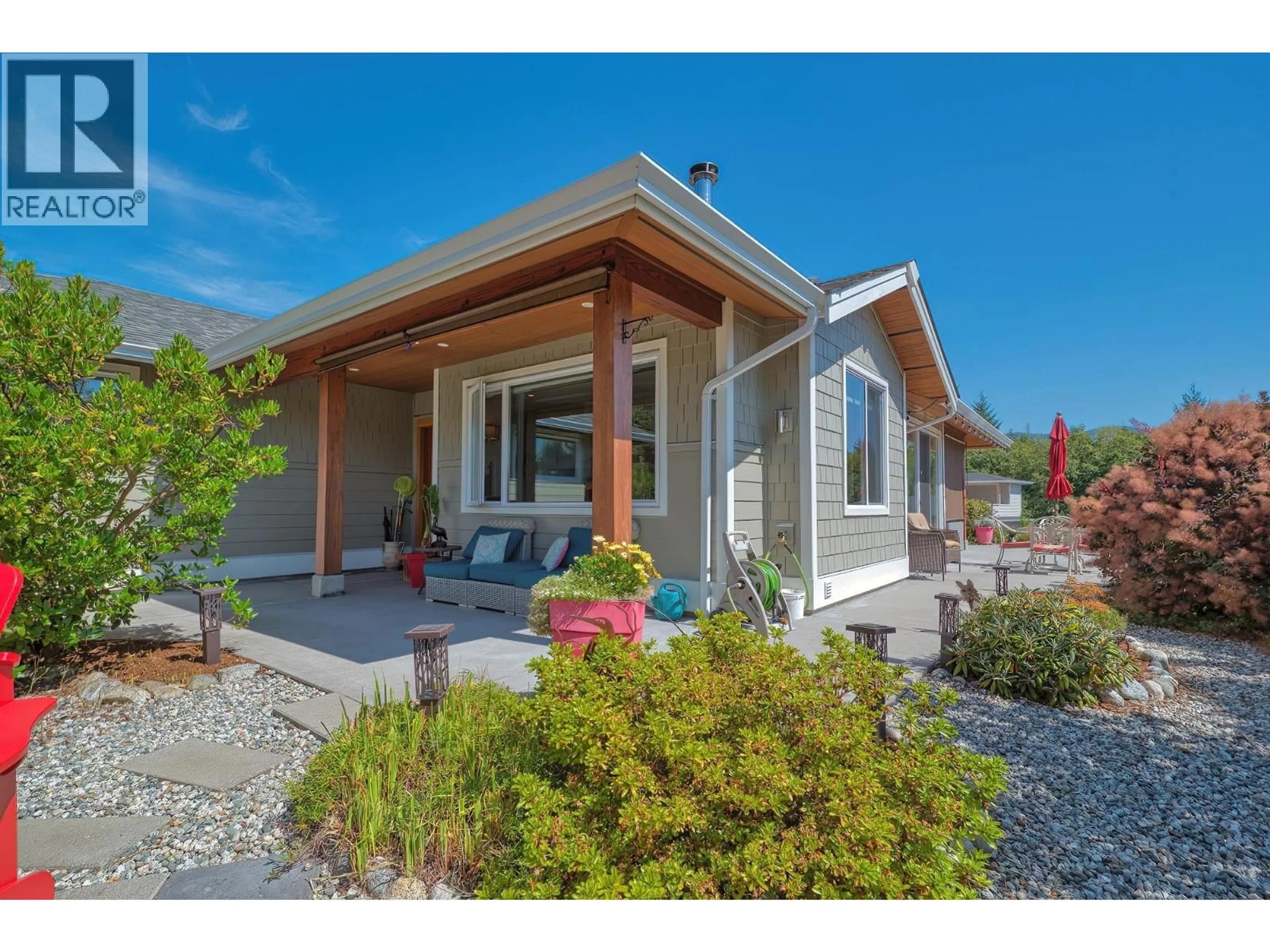 Home with vinyl exterior material, mountain view for 9326 JORGENSEN PLACE, Halfmoon Bay British Columbia V7Z1B4